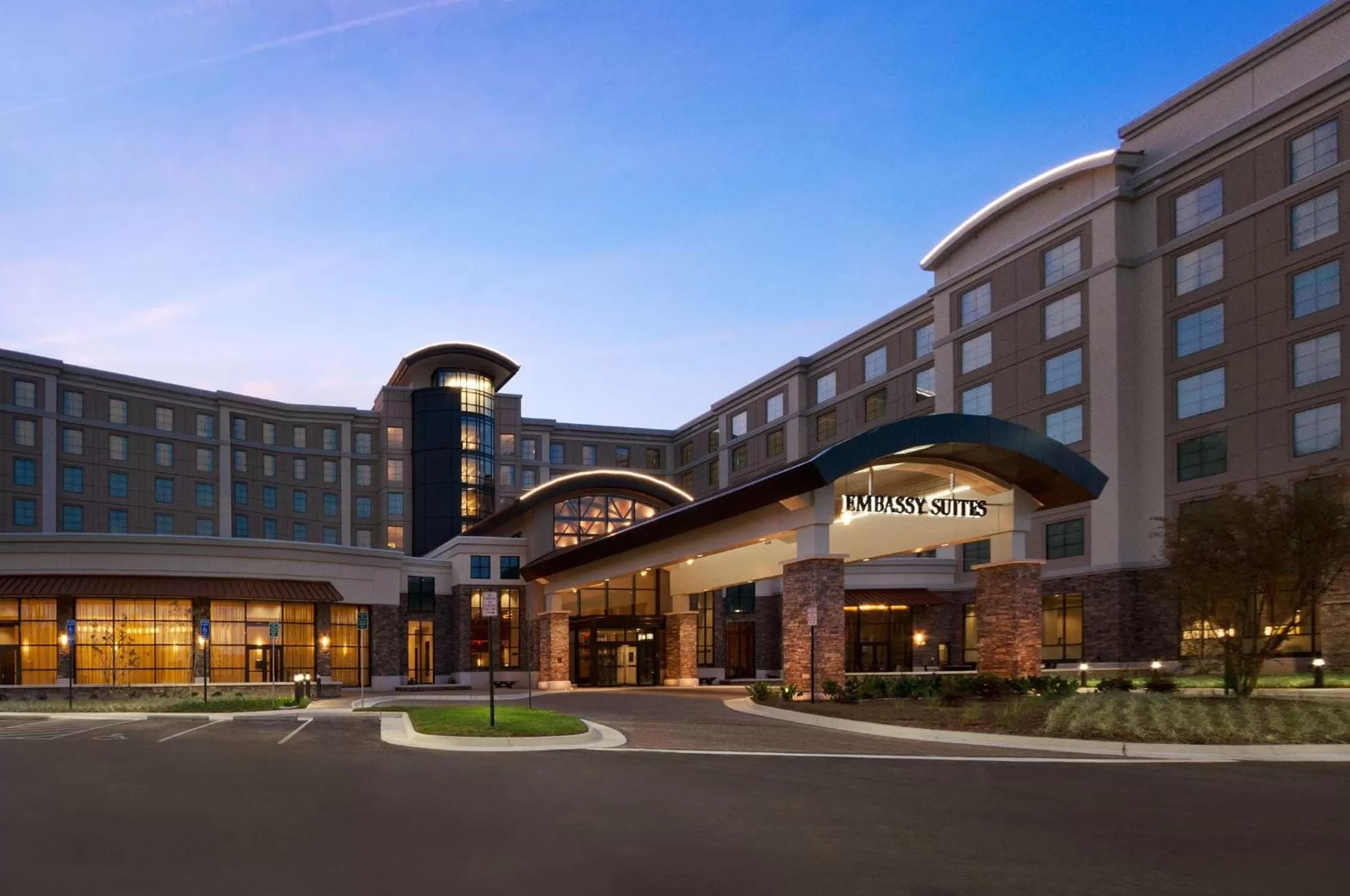 Property building in Embassy Suites Springfield
