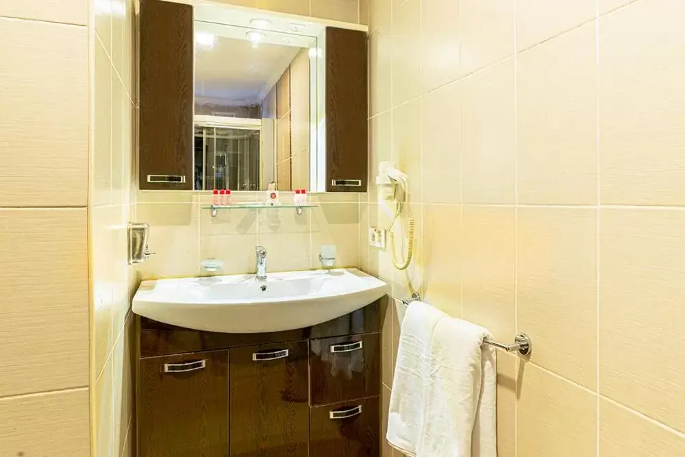 Bathroom in Pamuk City Hotel