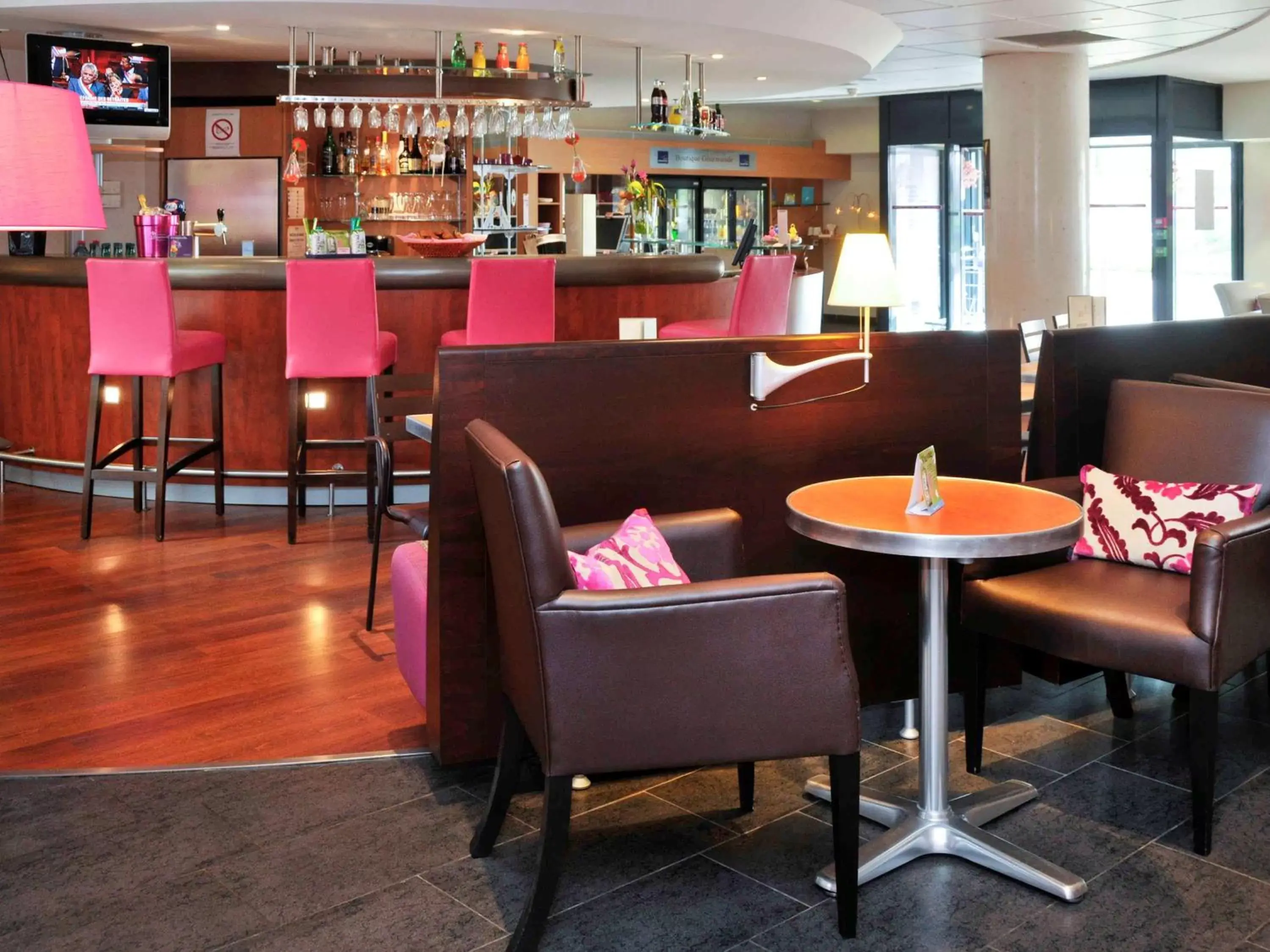 Lounge or bar, Lounge/Bar in Novotel Suites Rouen Normandie