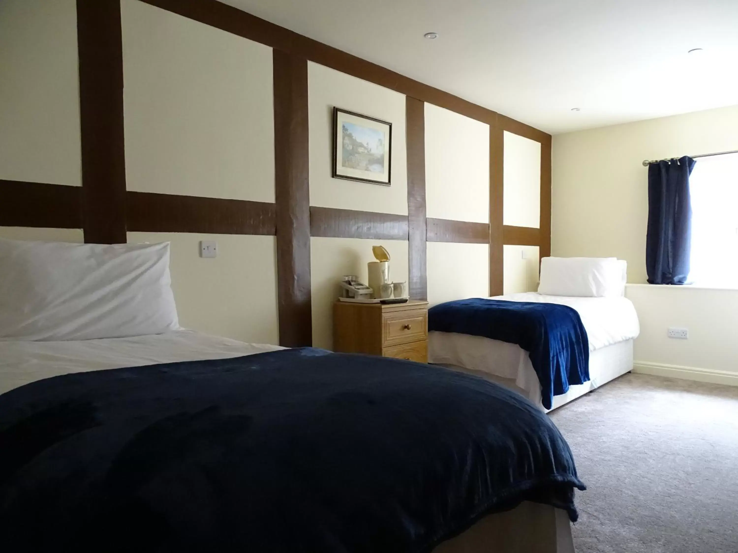 Bedroom, Bed in Ellesmere Hotel