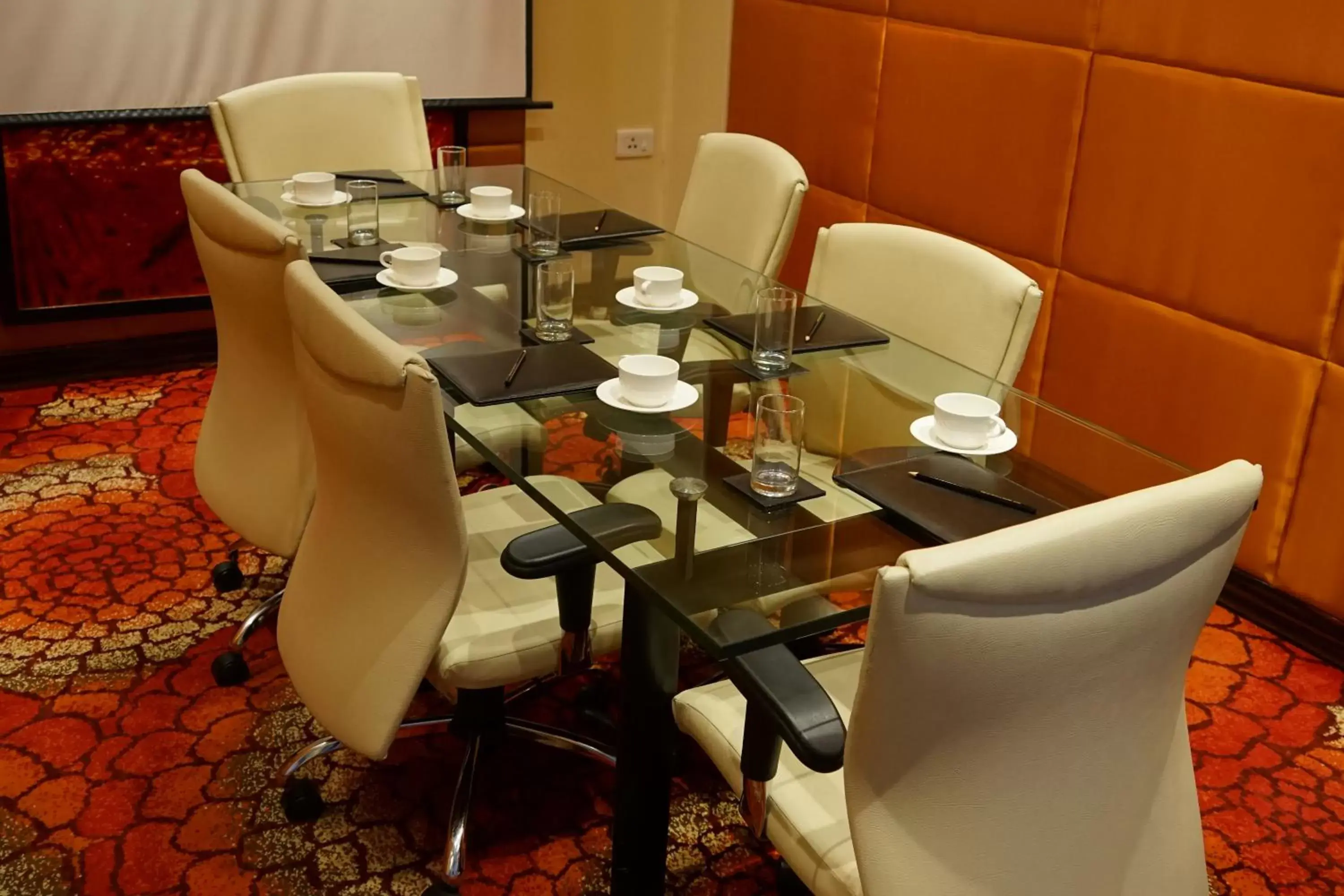 Meeting/conference room, Restaurant/Places to Eat in Taj Chandigarh