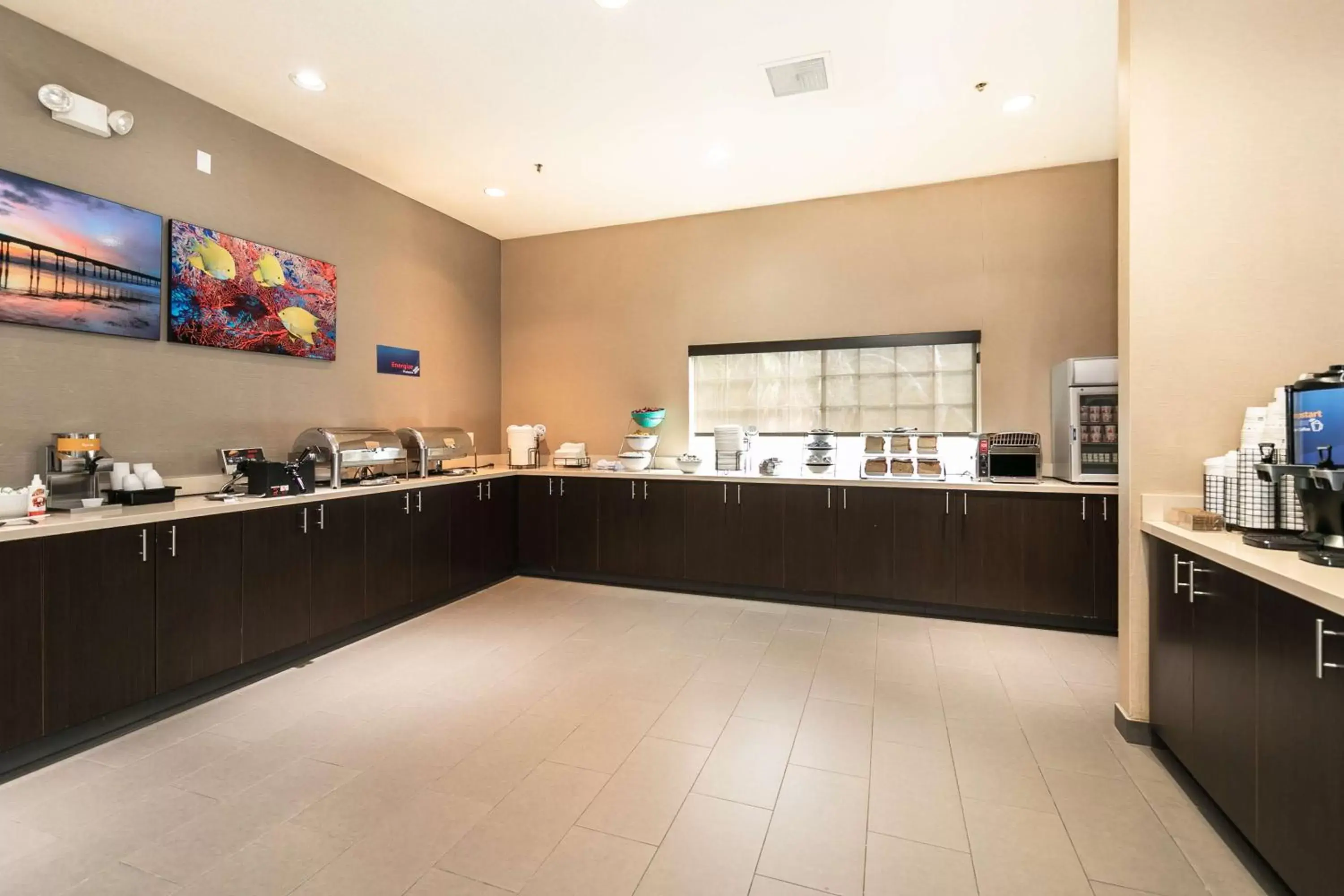 Breakfast, Restaurant/Places to Eat in Best Western Inn & Suites San Diego Zoo -SeaWorld Area