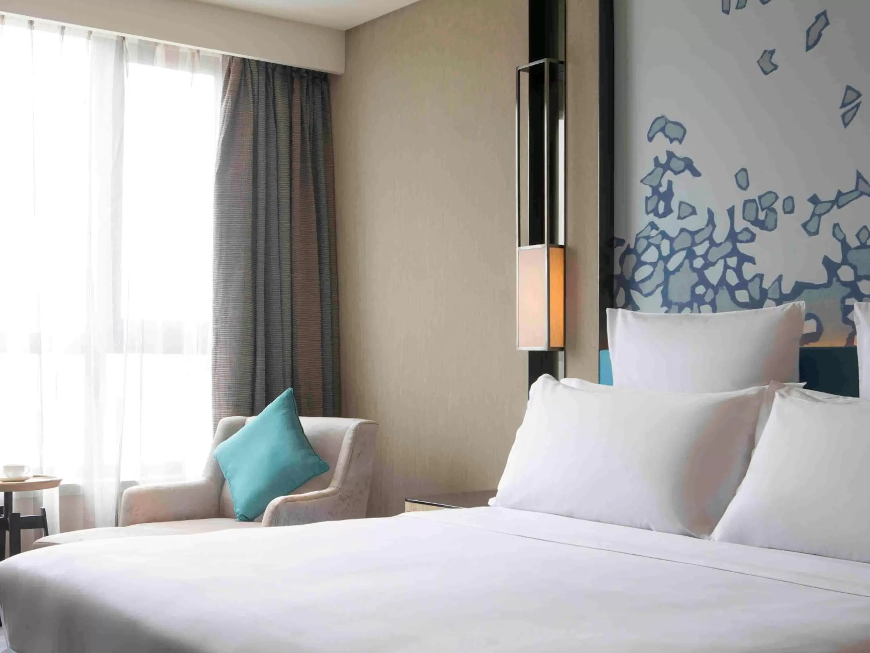 Photo of the whole room, Bed in Pullman Taiyuan