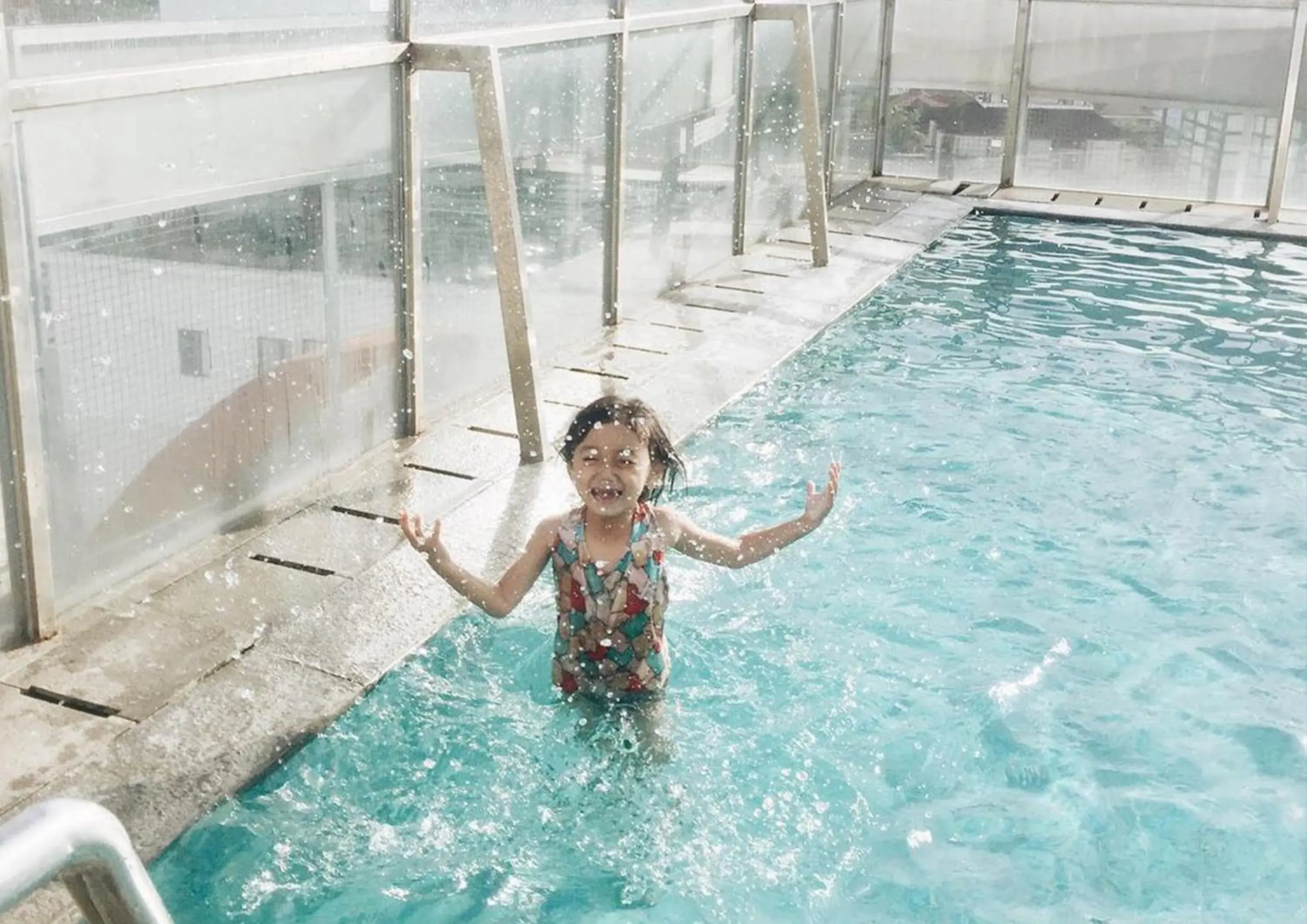 Swimming pool in HARRIS Hotel Pontianak Swimming pool in HARRIS Hotel Pontianak