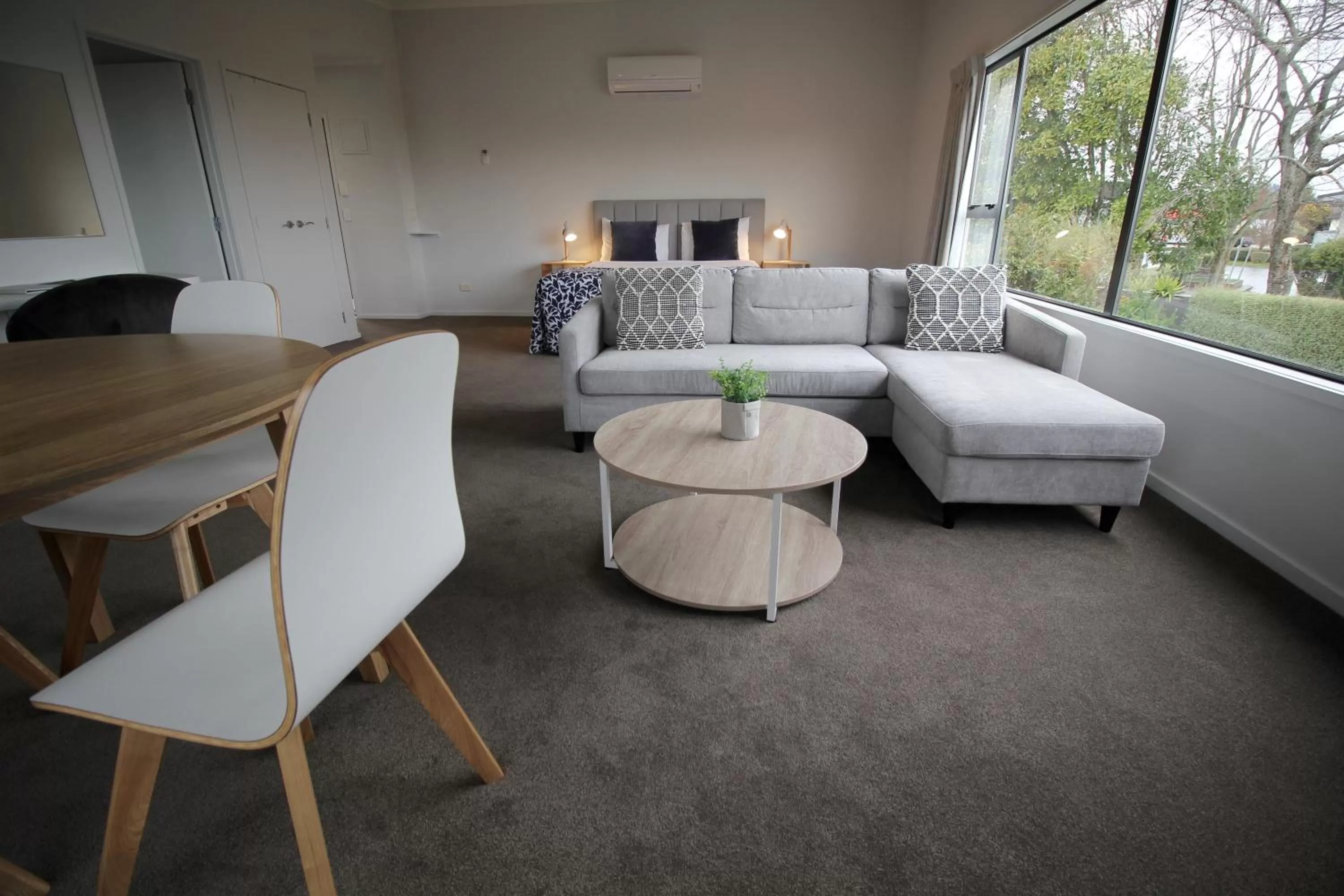 Living room in Alpine Lake Motel