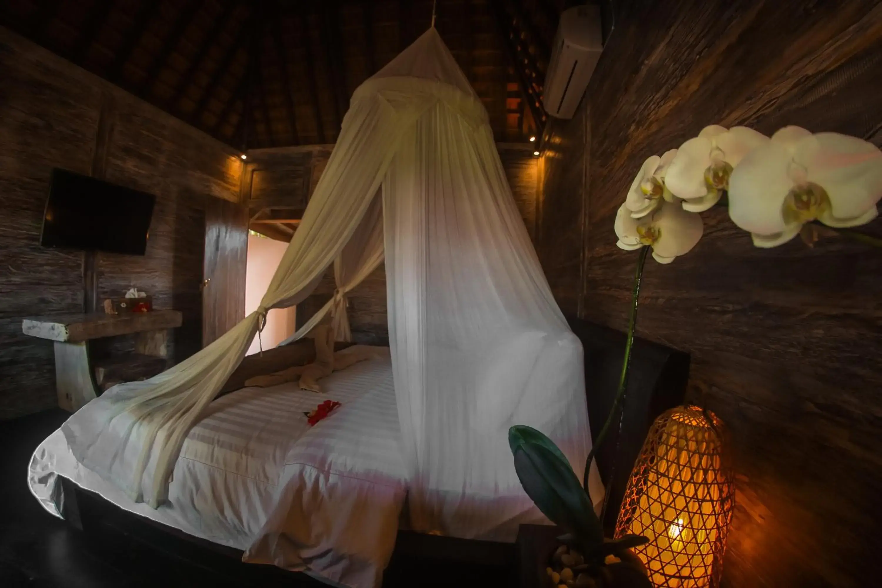 Bedroom, Bed in Flower Bud Bungalow Balangan