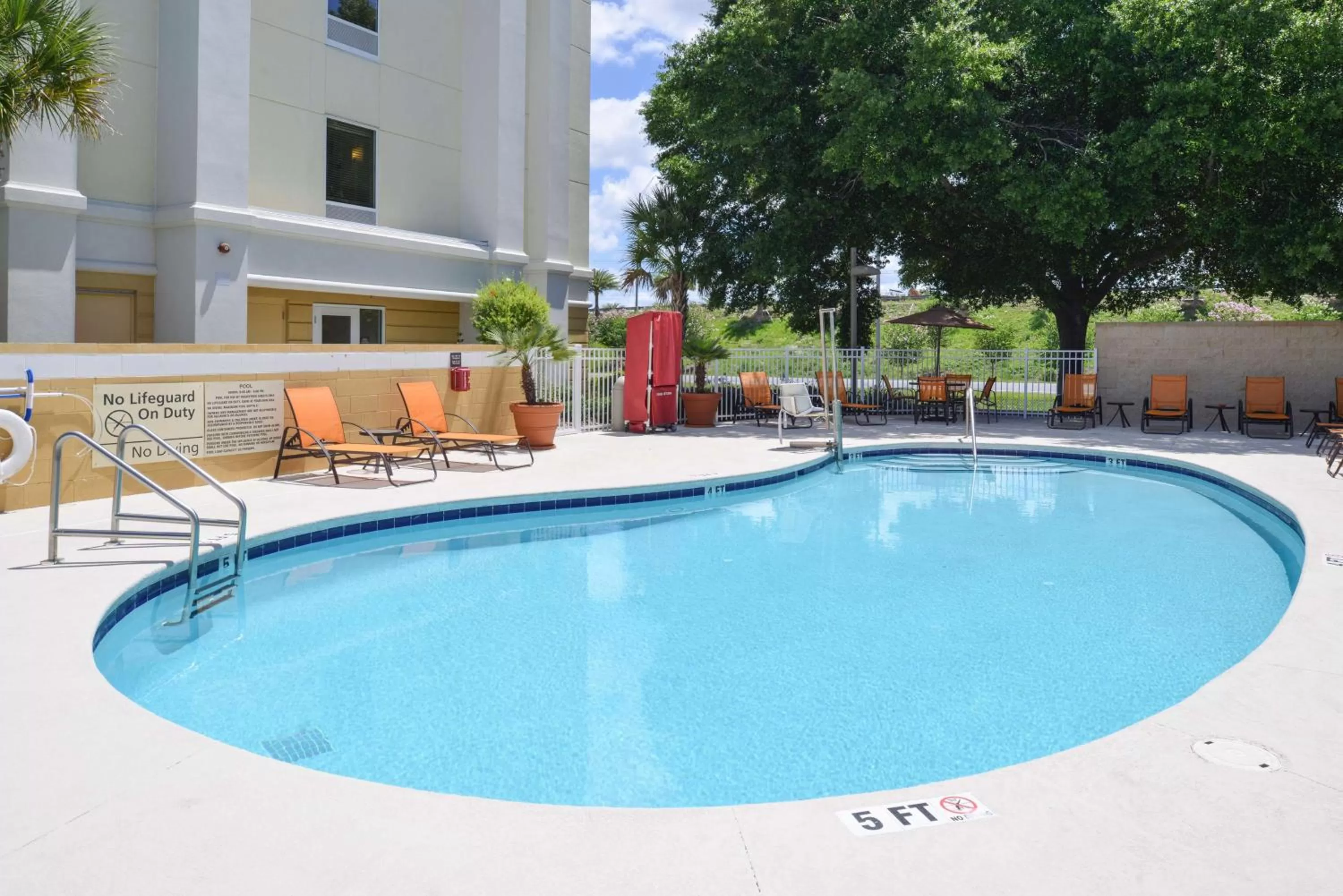 Pool view in Hampton Inn & Suites - Ocala