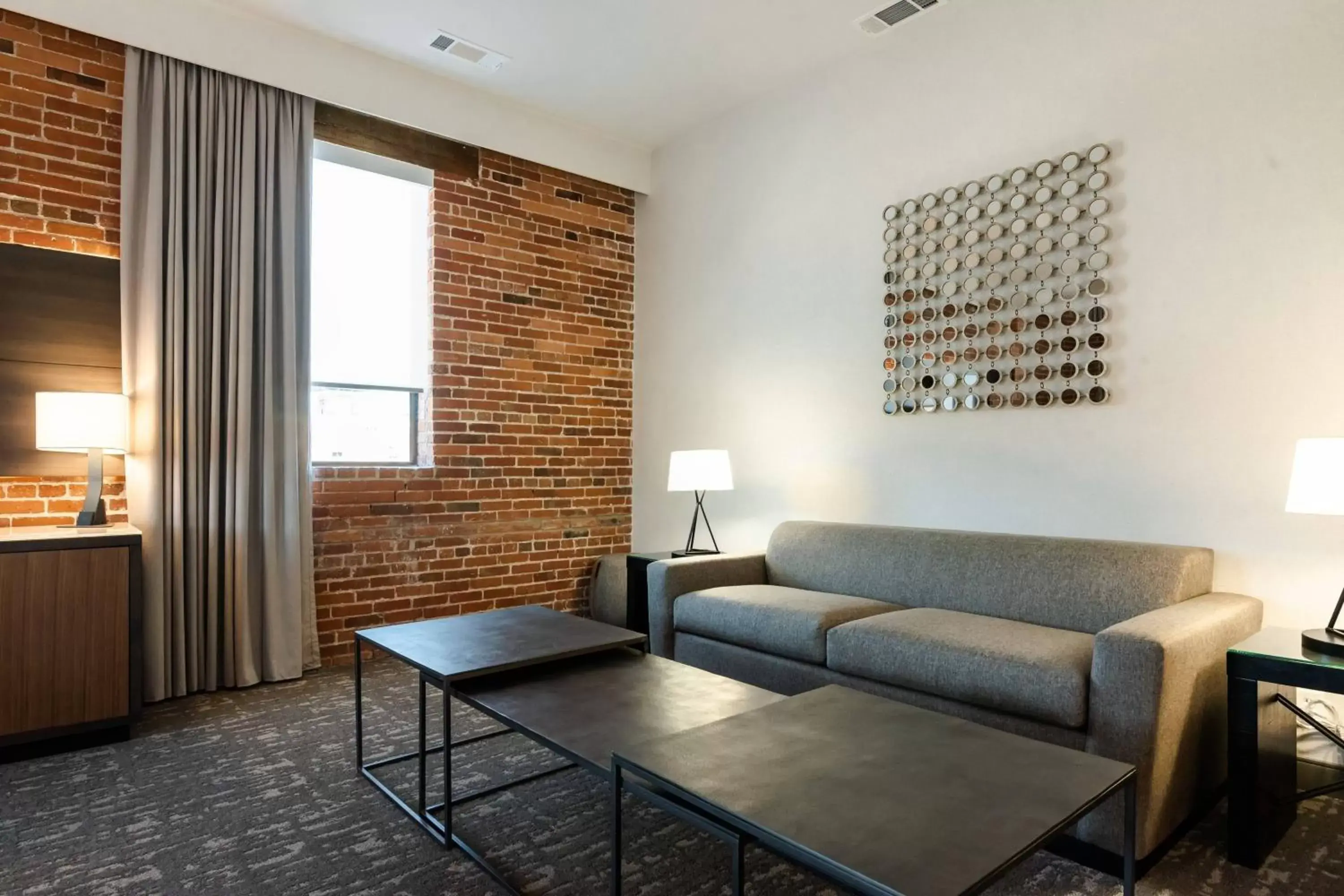 Photo of the whole room, Seating Area in Columbus Marriott