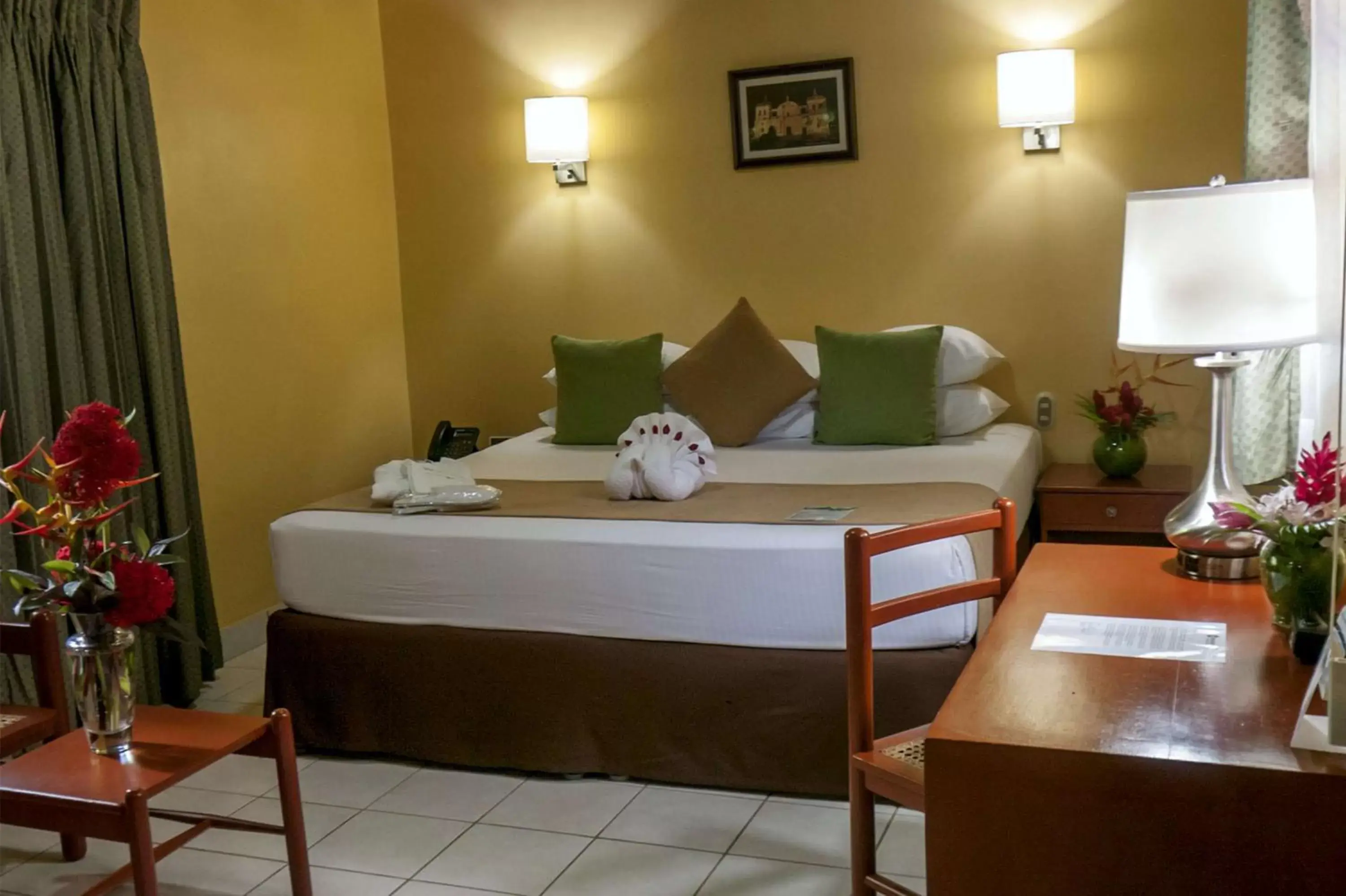 Photo of the whole room, Bed in Best Western Las Mercedes Airport