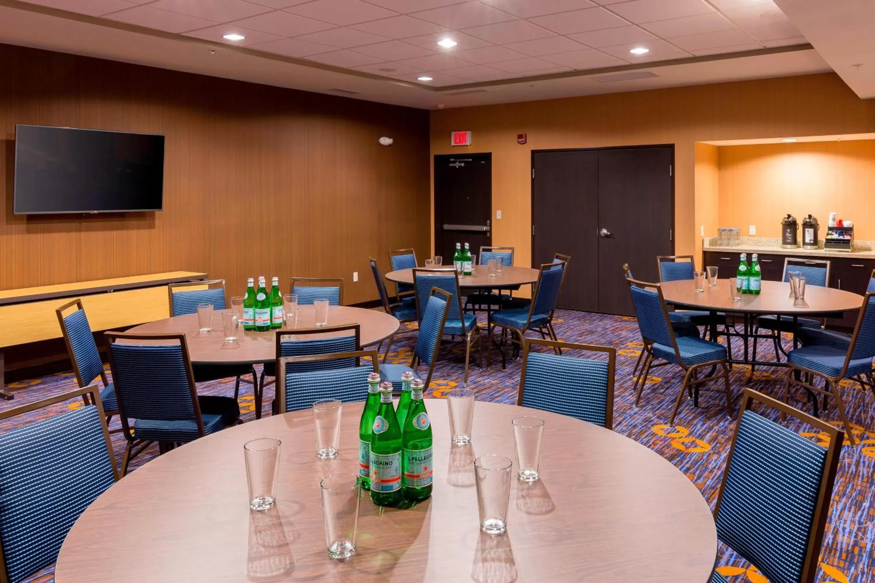 Meeting/conference room, Restaurant/Places to Eat in Courtyard by Marriott Bismarck North