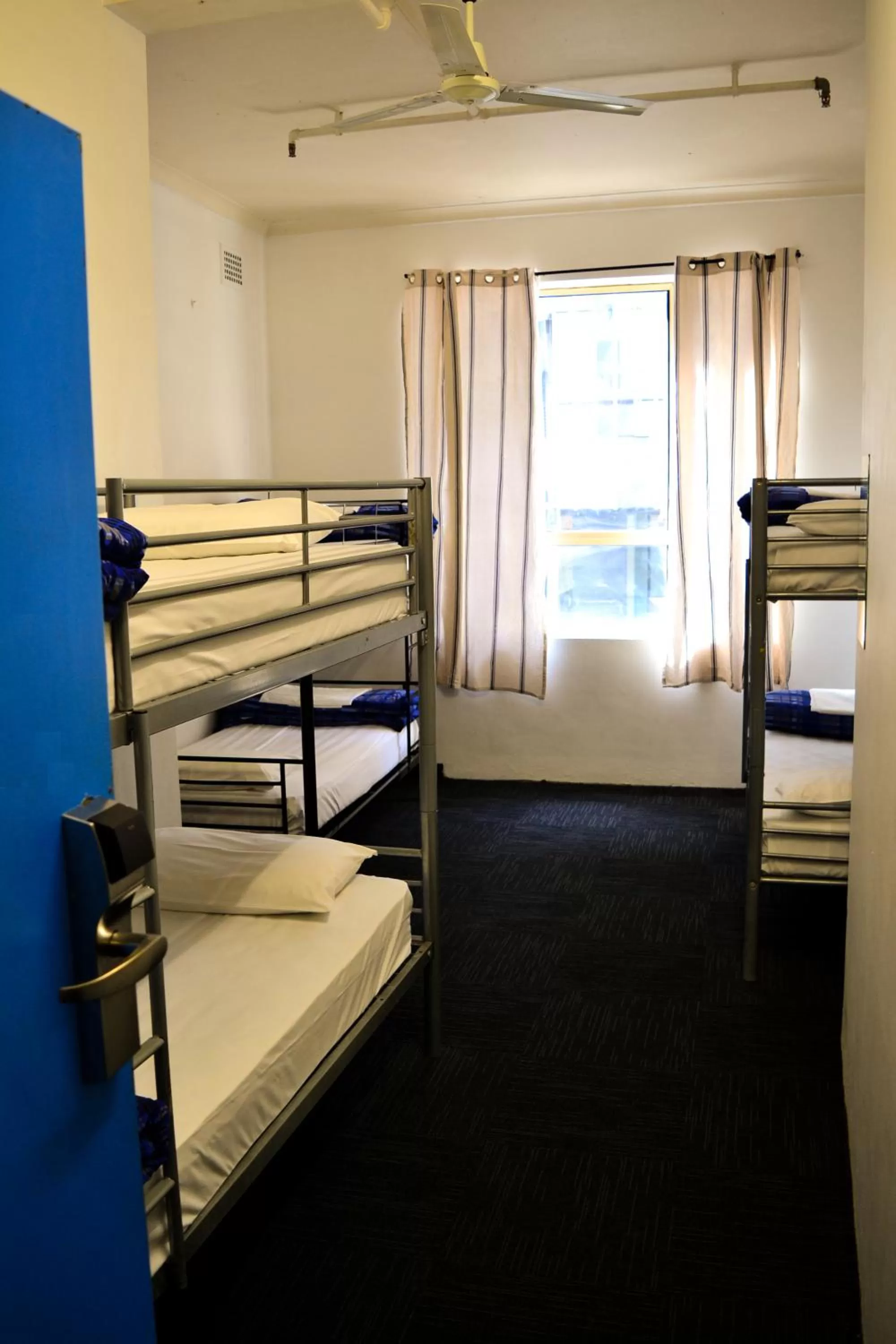 Bedroom, Bed in Maze Backpackers - Sydney