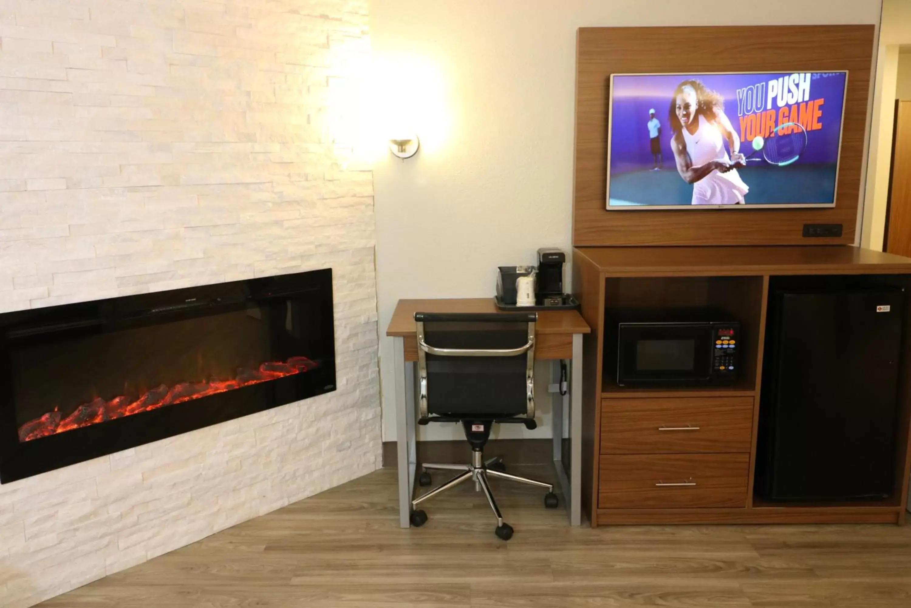 TV and multimedia, TV/Entertainment Center in Hotel LeBlanc Best Western Signature Collection
