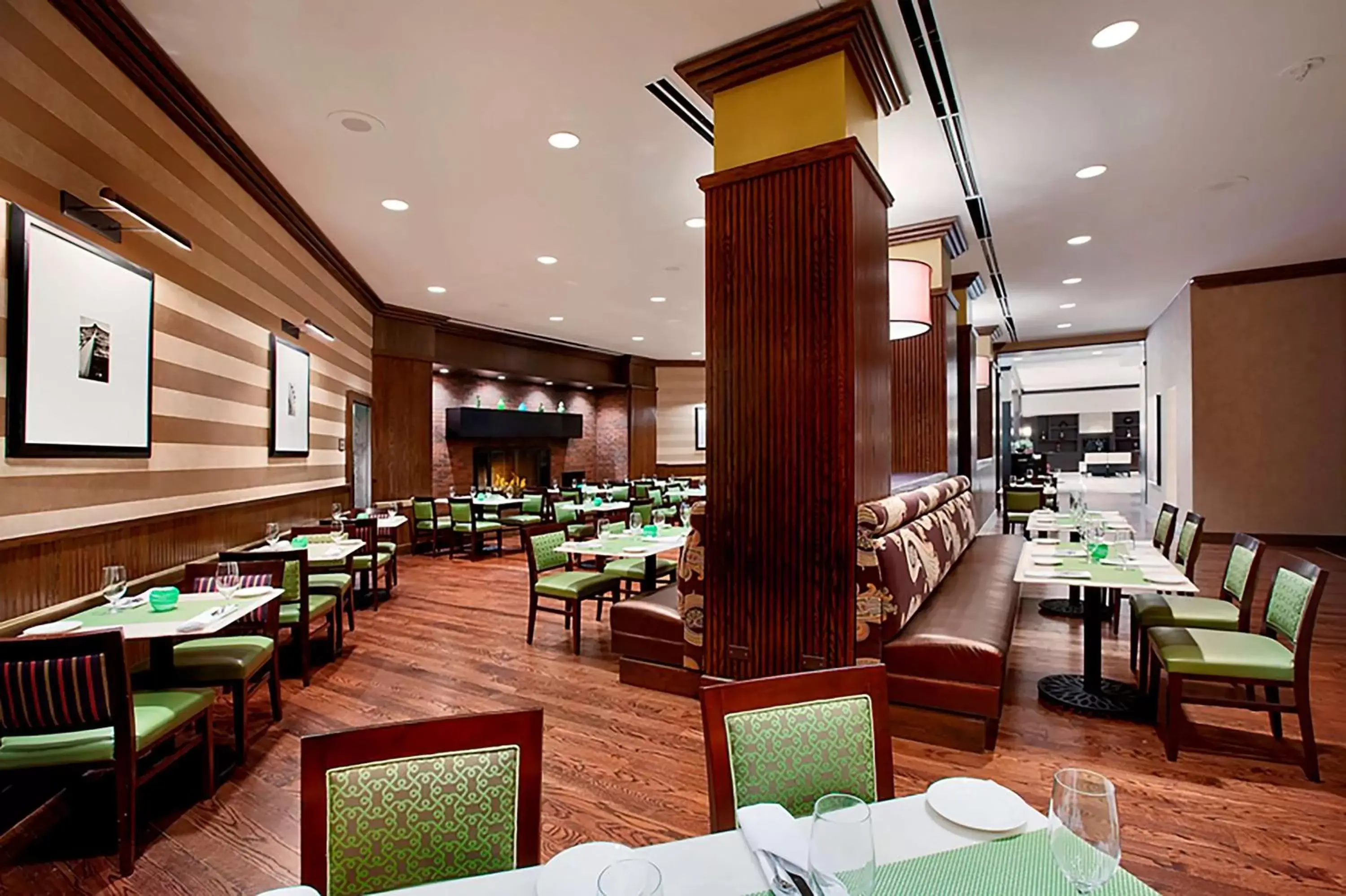 Restaurant/places to eat in Hilton Rosemont Chicago O'Hare Restaurant/places to eat in Hilton Rosemont Chicago O'Hare