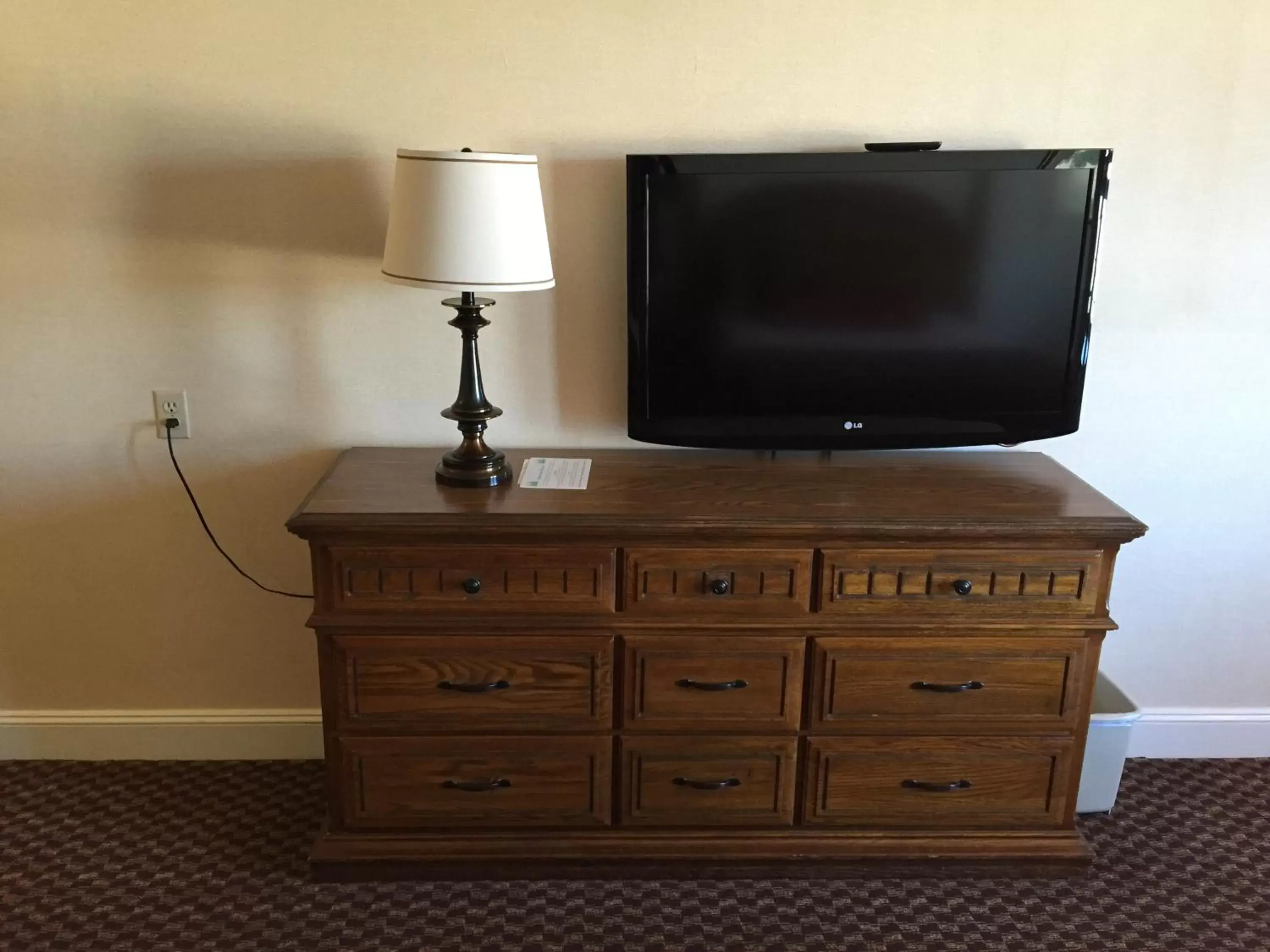 TV and multimedia, TV/Entertainment Center in Coventry Motor Inn