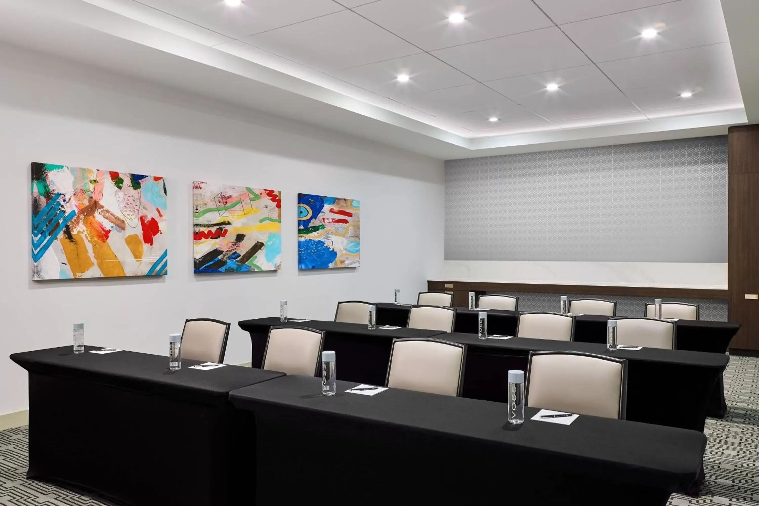 Meeting/conference room in Hotel Chicago Downtown, Autograph Collection