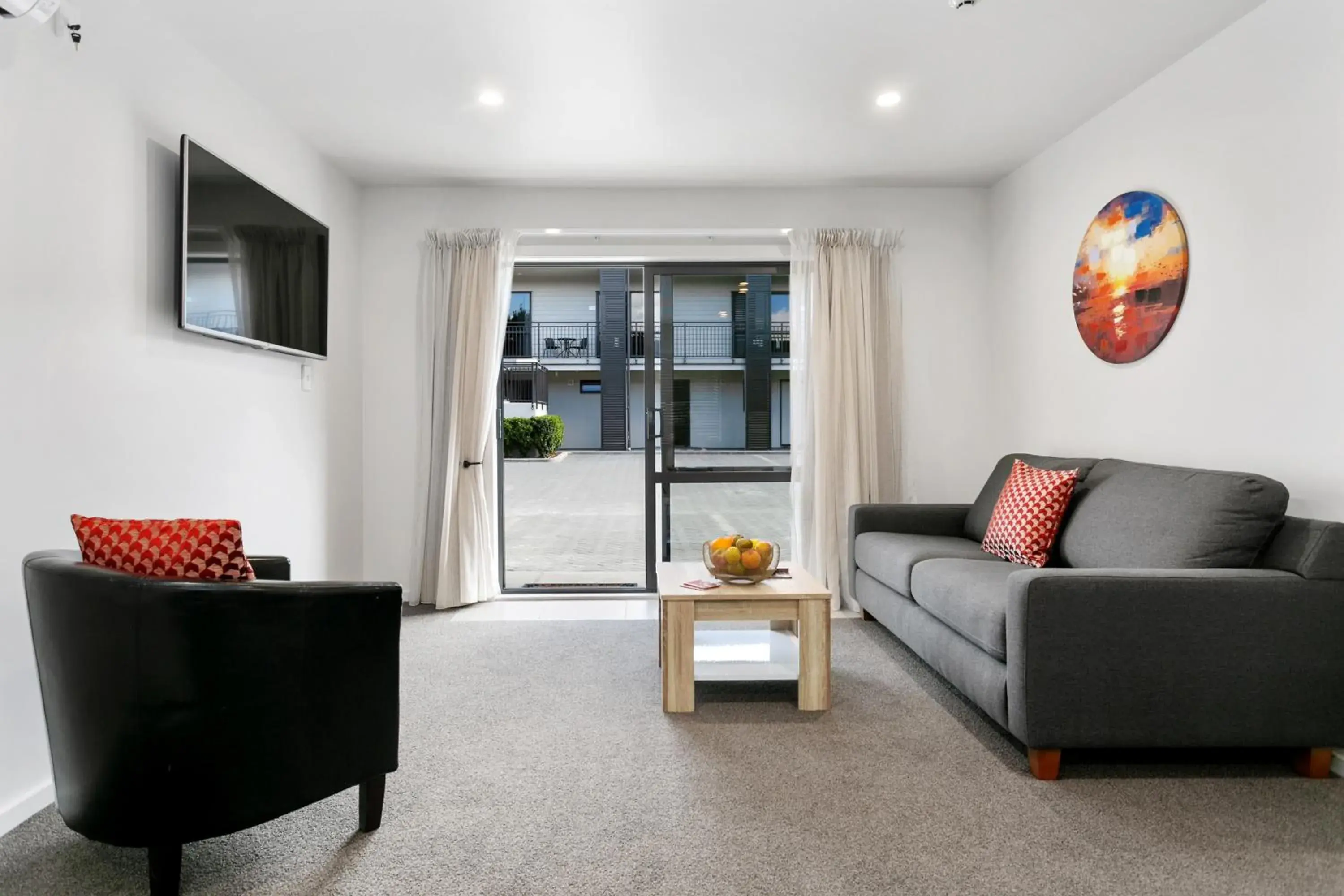 Living room, Seating Area in Acacia Lake View Motel