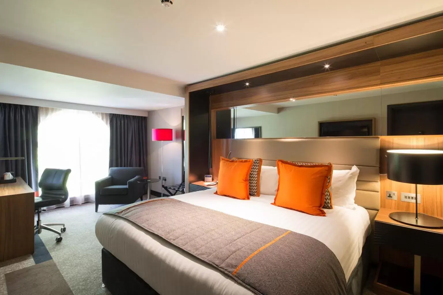 Bedroom, Bed in Crowne Plaza Gerrards Cross, an IHG Hotel