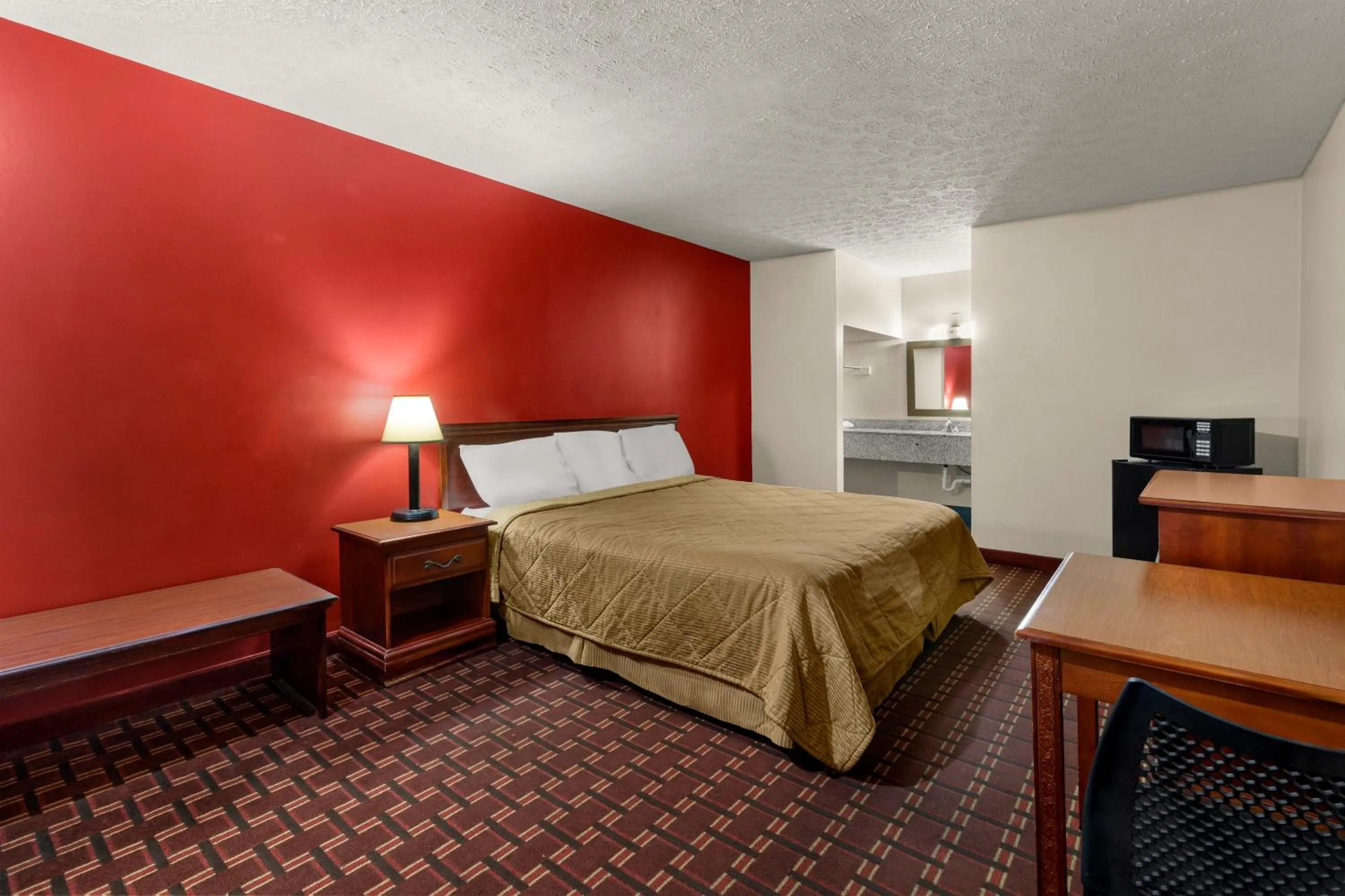 Bed in Rodeway Inn Dickson