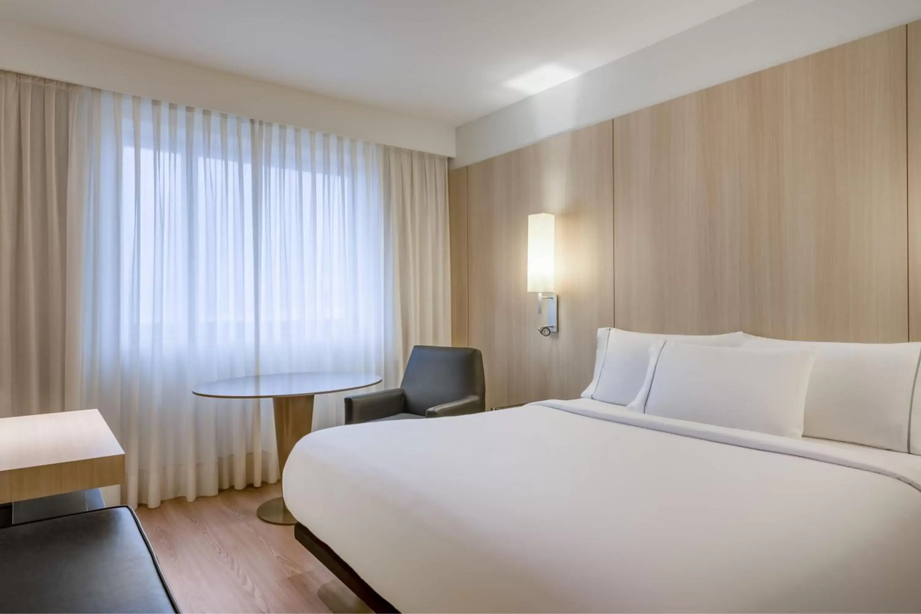 Photo of the whole room, Bed in AC Hotel Córdoba by Marriott