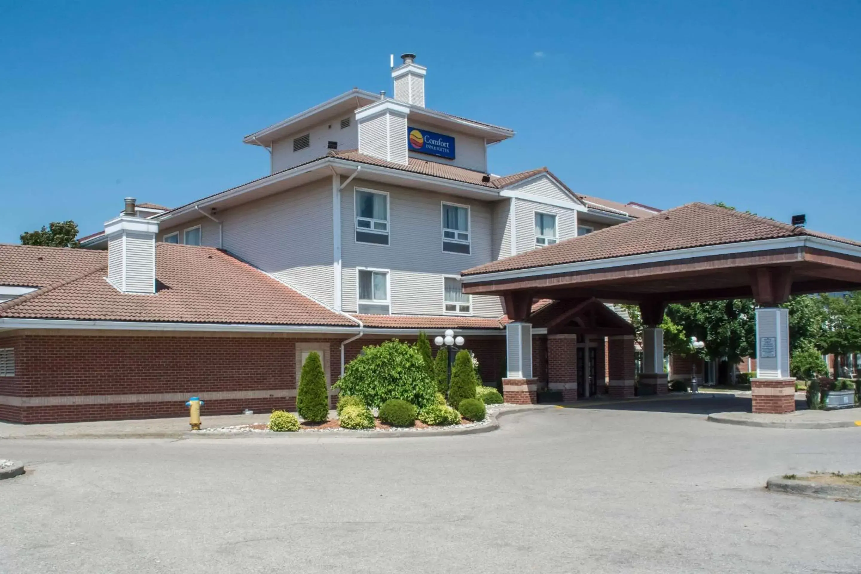 Property Building in Comfort Inn and Suites Ingersoll