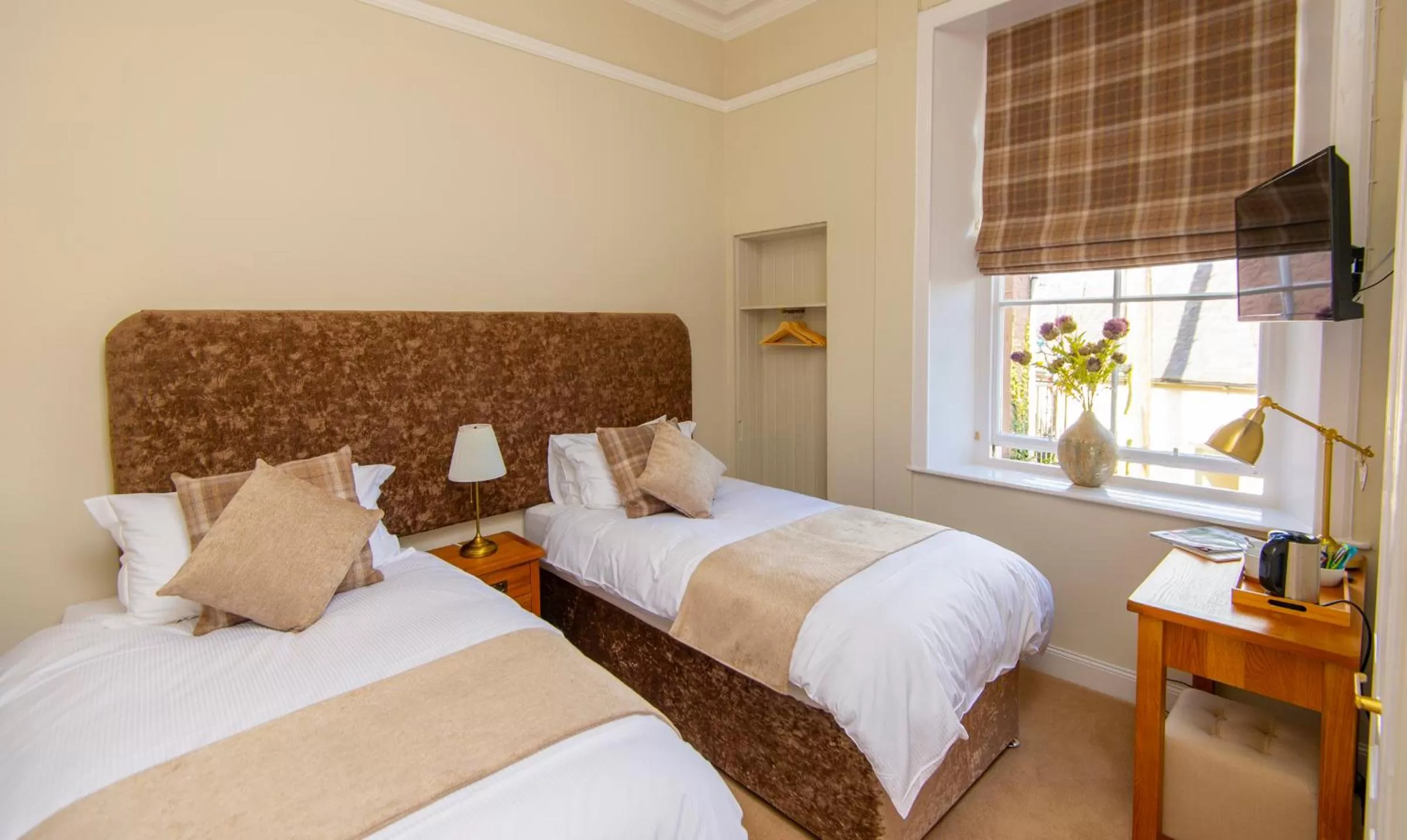 Bed in Dryburgh Arms Pub with Rooms