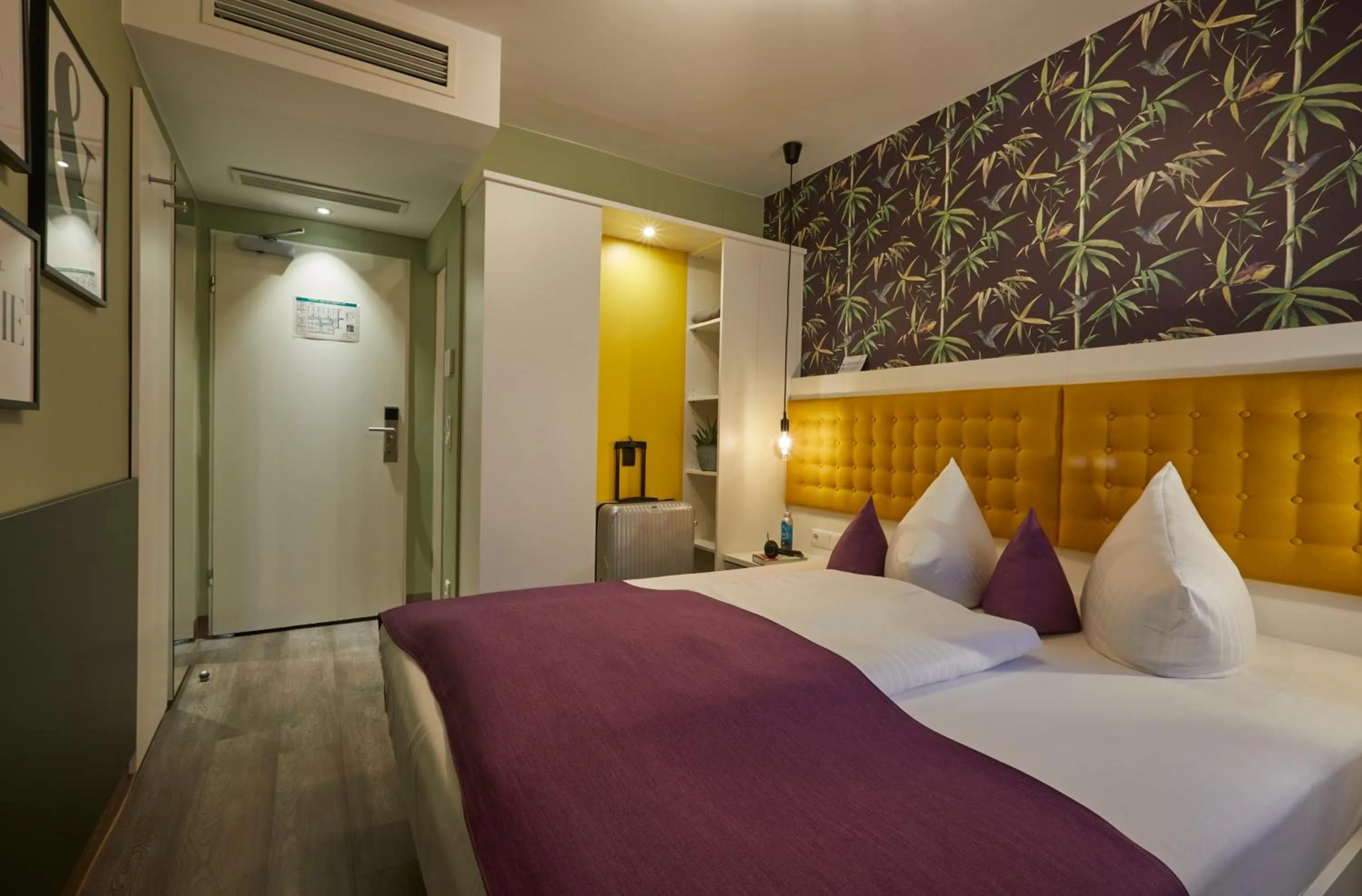 Bedroom, Bed in Hotel Mirabell by Maier Privathotels