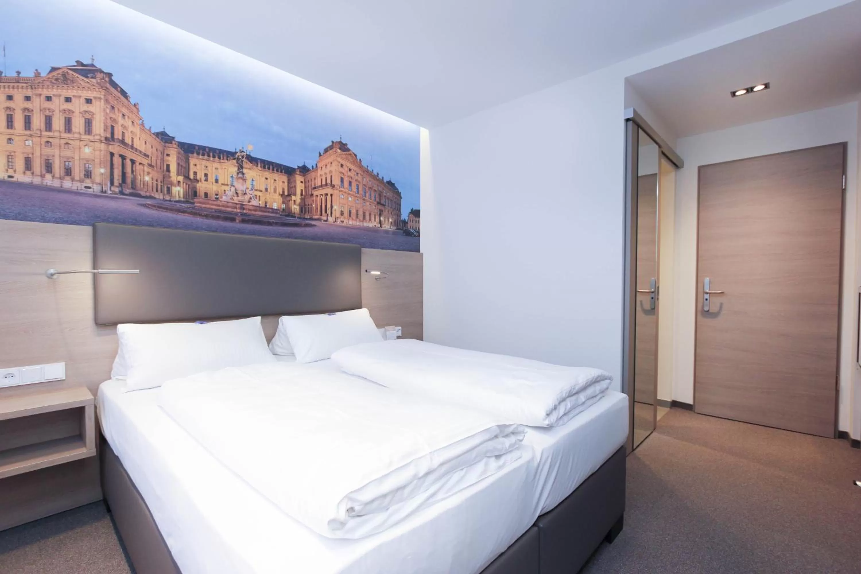 Photo of the whole room, Bed in City Hotel Würzburg