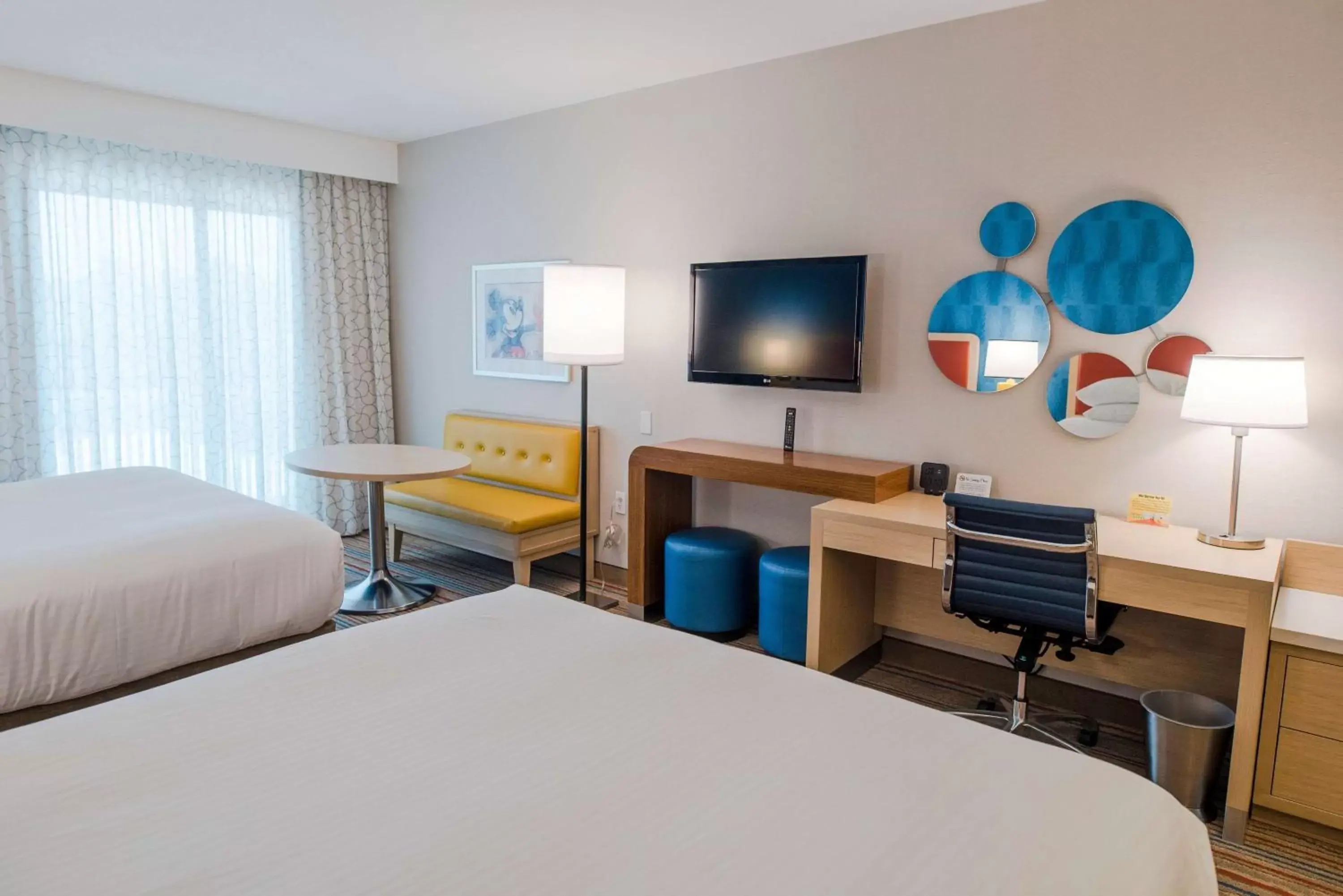 Bedroom, Bed in Howard Johnson by Wyndham Anaheim Hotel & Water Playground