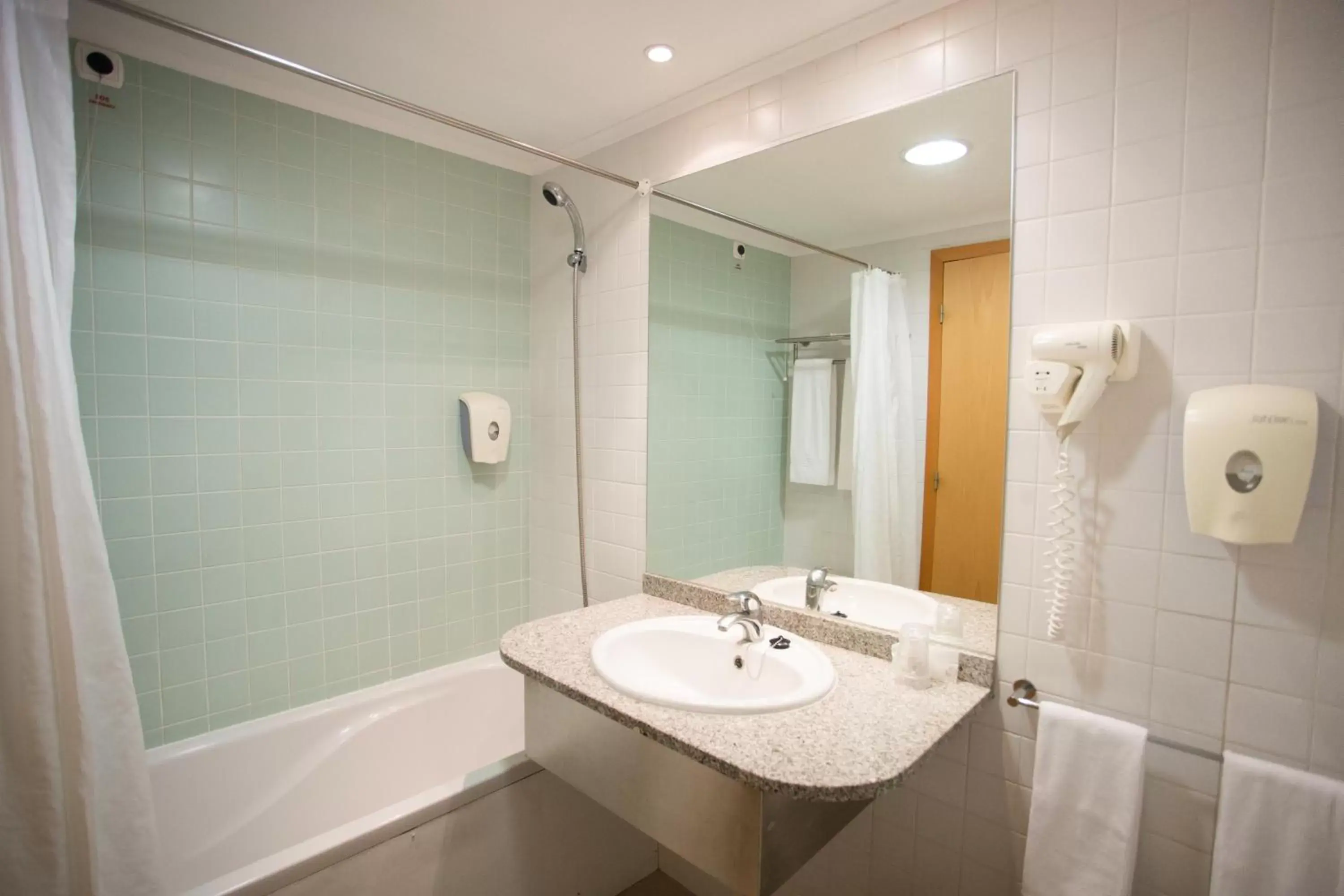 Shower, Bathroom in Antillia Hotel
