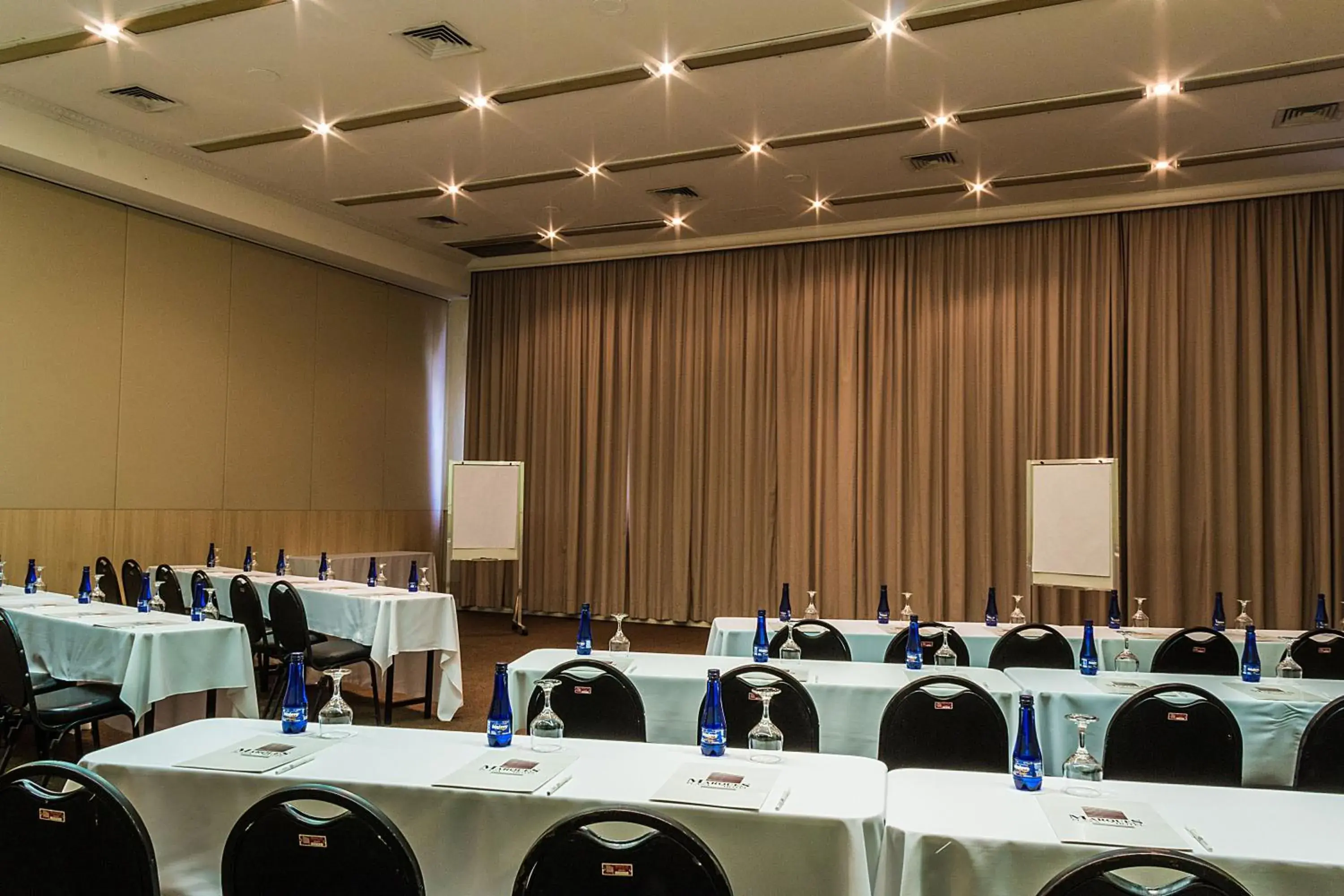 Meeting/conference room in Marques Plaza Hotel