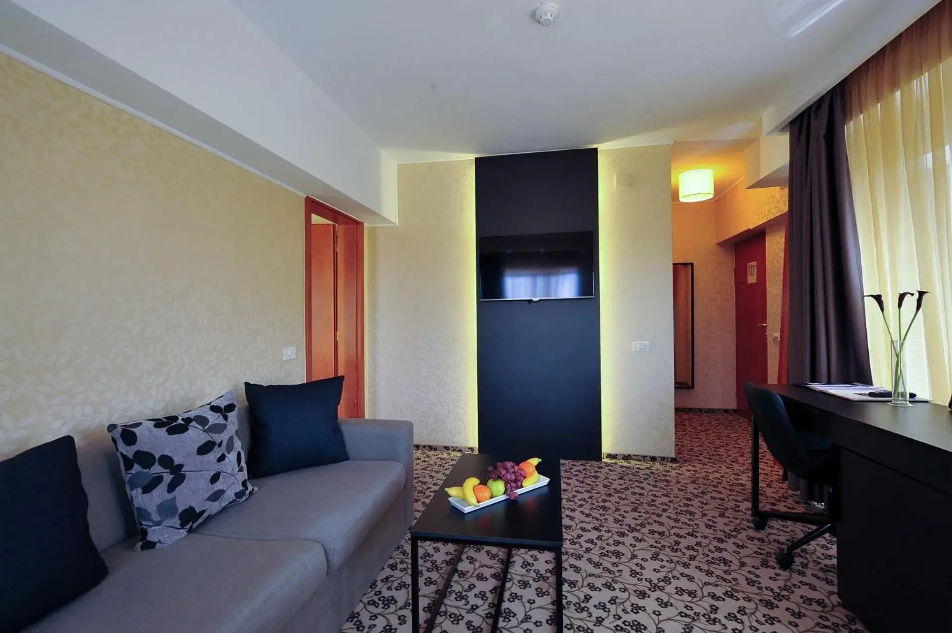 Living room, Seating Area in Crystal Palace Hotel