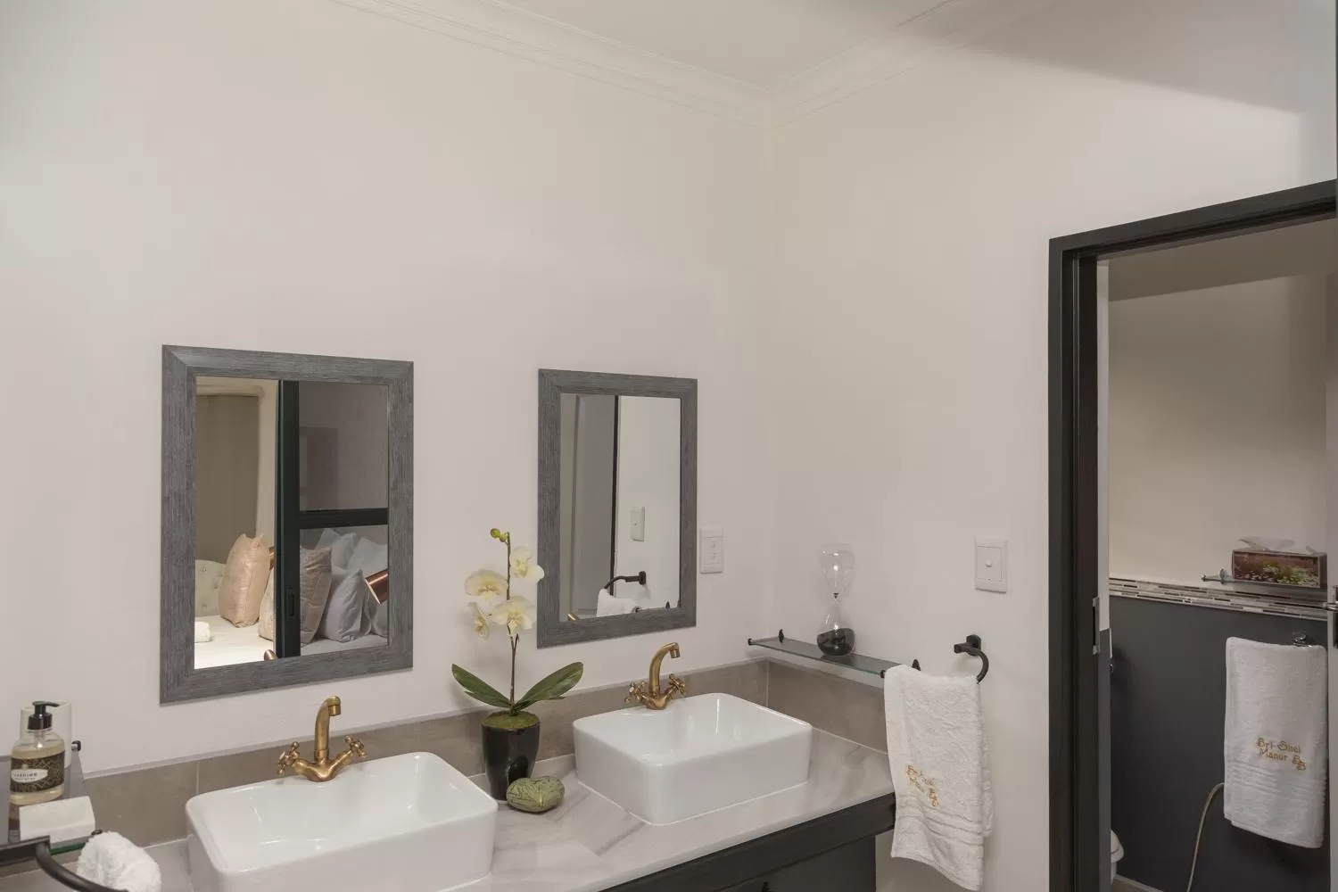 Bathroom in Bri-Shel Manor B&B