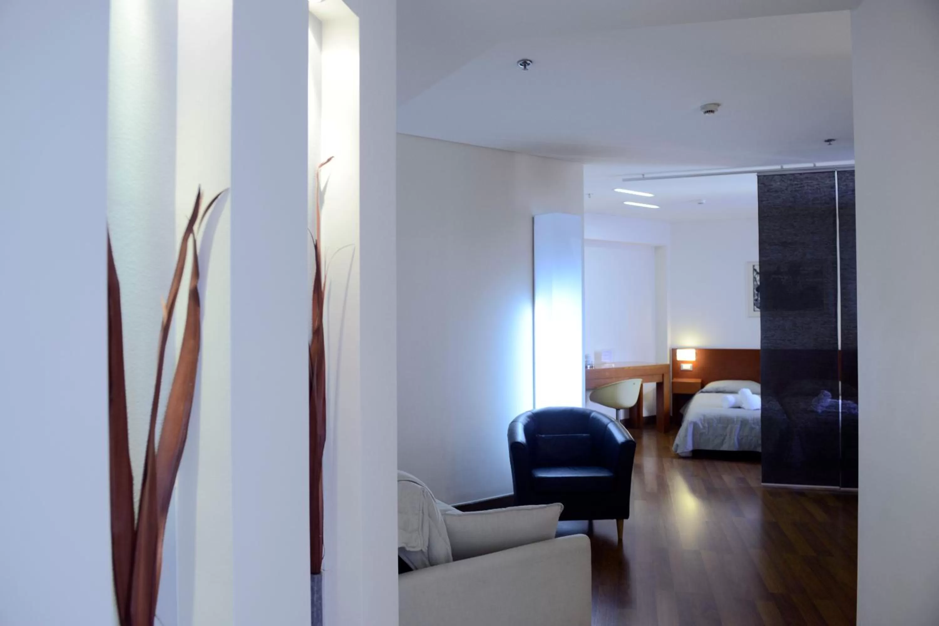 Bathroom, Bed in Dorian Inn - Sure Hotel Collection by Best Western