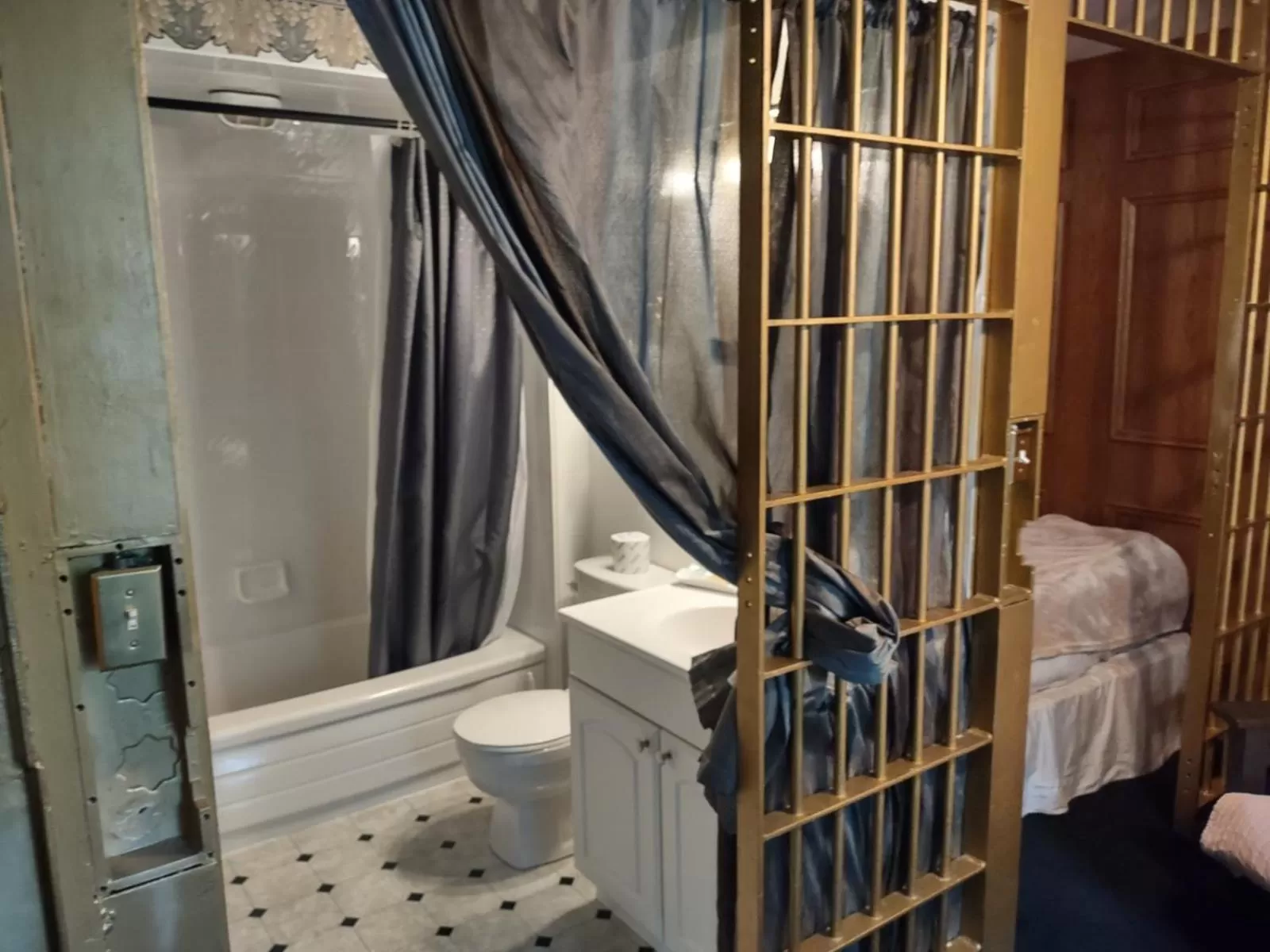 Toilet, Bathroom in The King George Inn