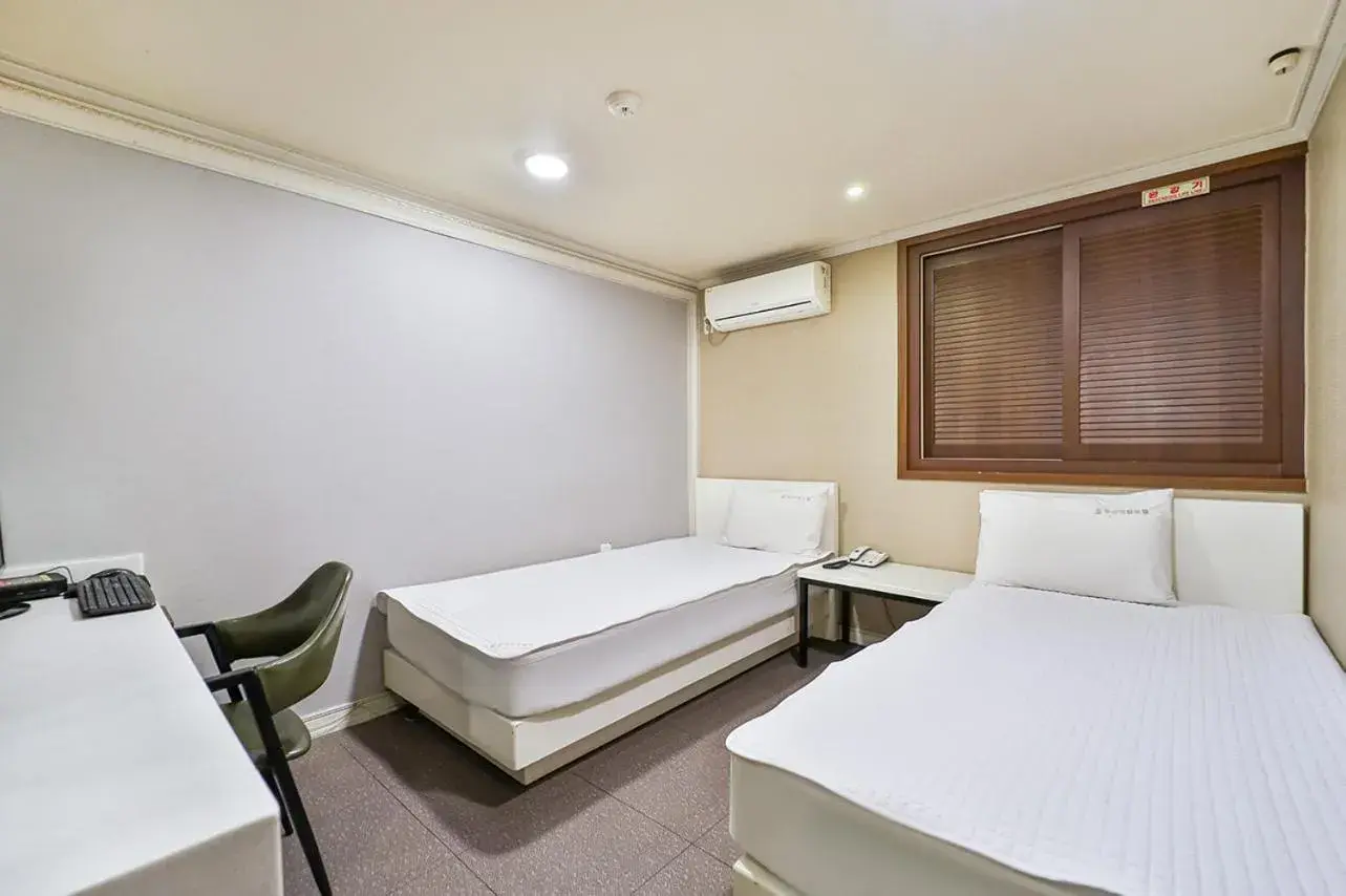 Standard Twin Room in Top Motel Busan Standard Twin Room in Top Motel Busan