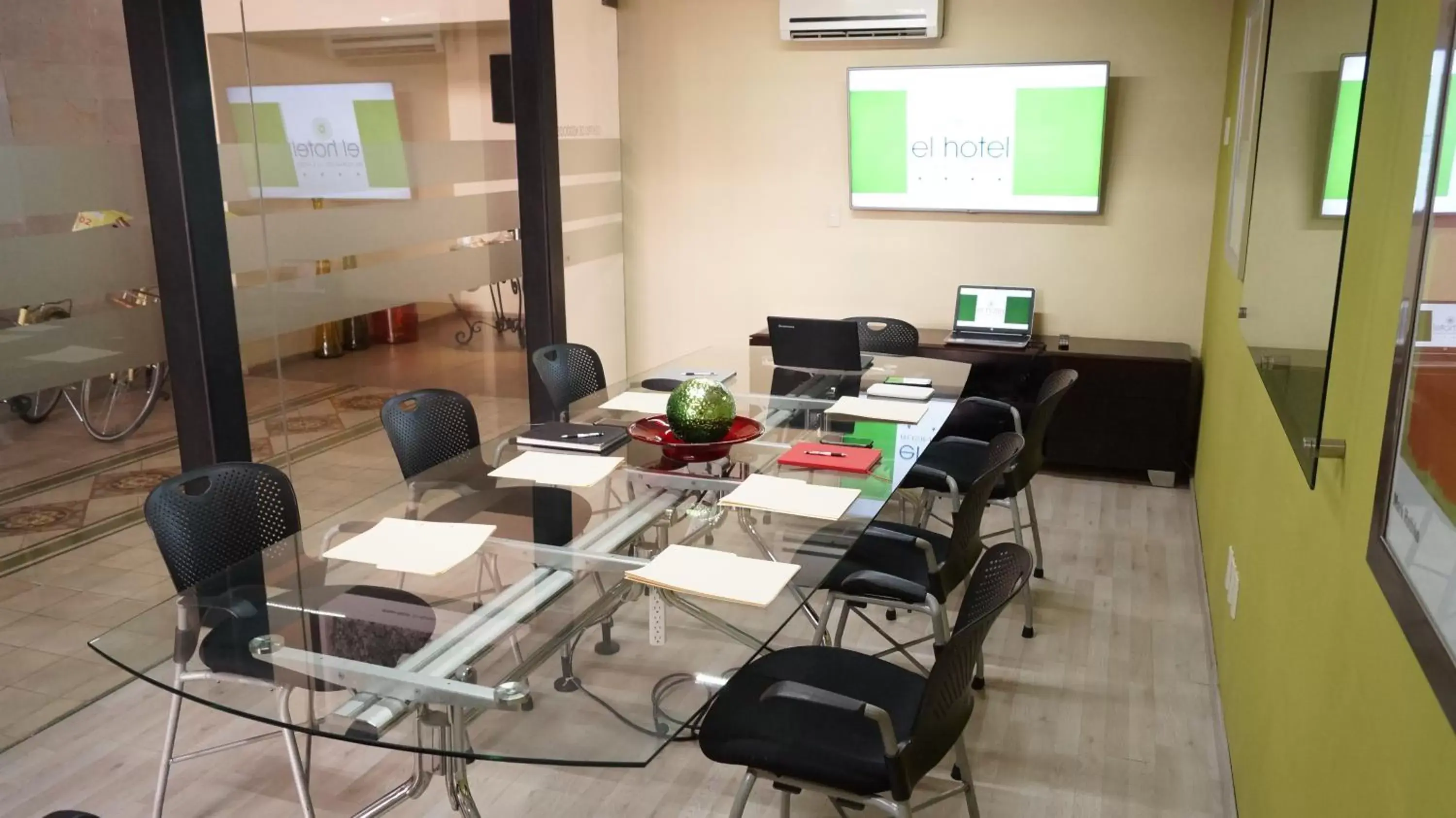 Business facilities in El Hotel Business Class - Zamora Centro