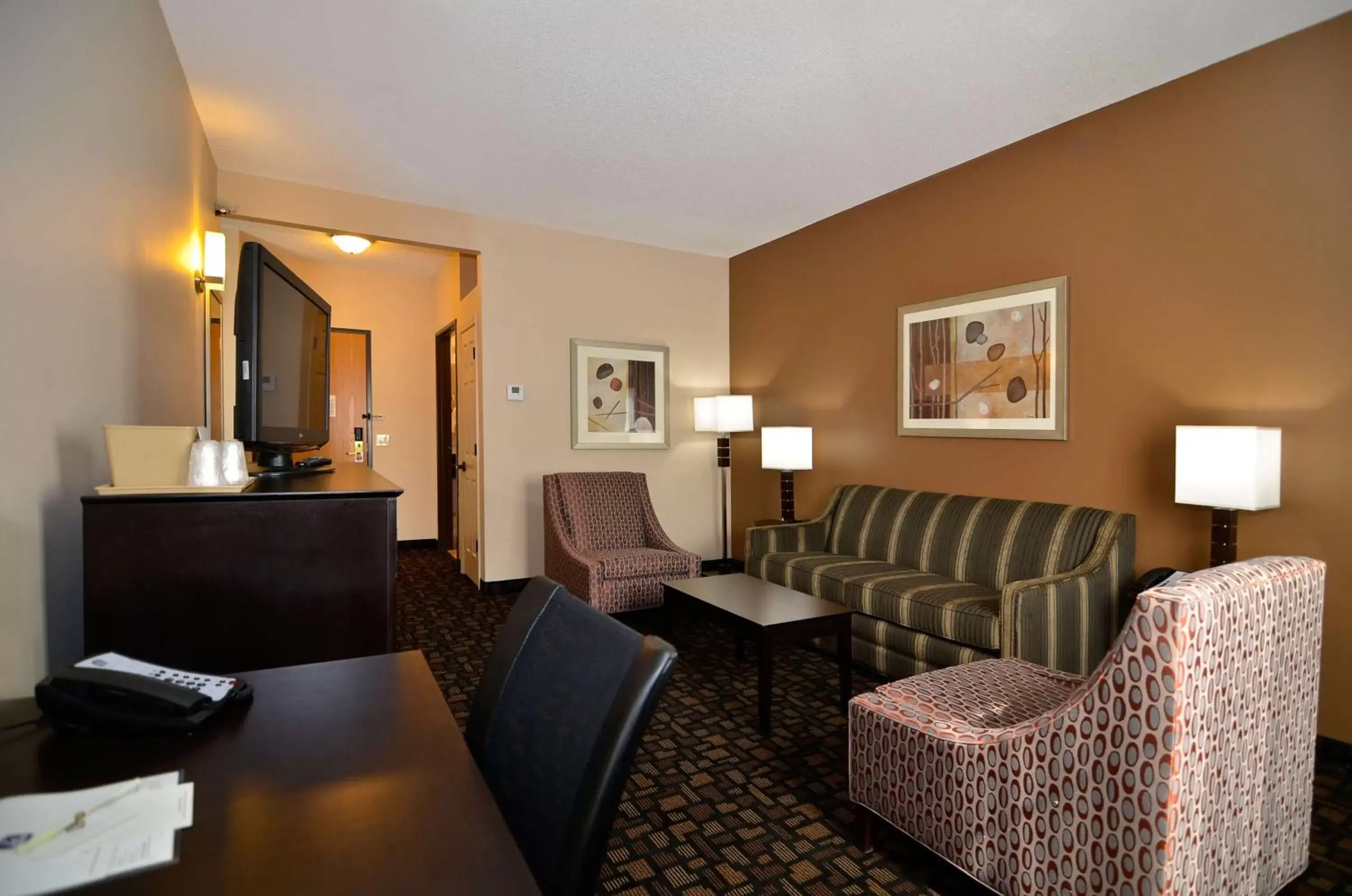 Photo of the whole room, Seating Area in Best Western Plover-Stevens Point Hotel & Conference Center