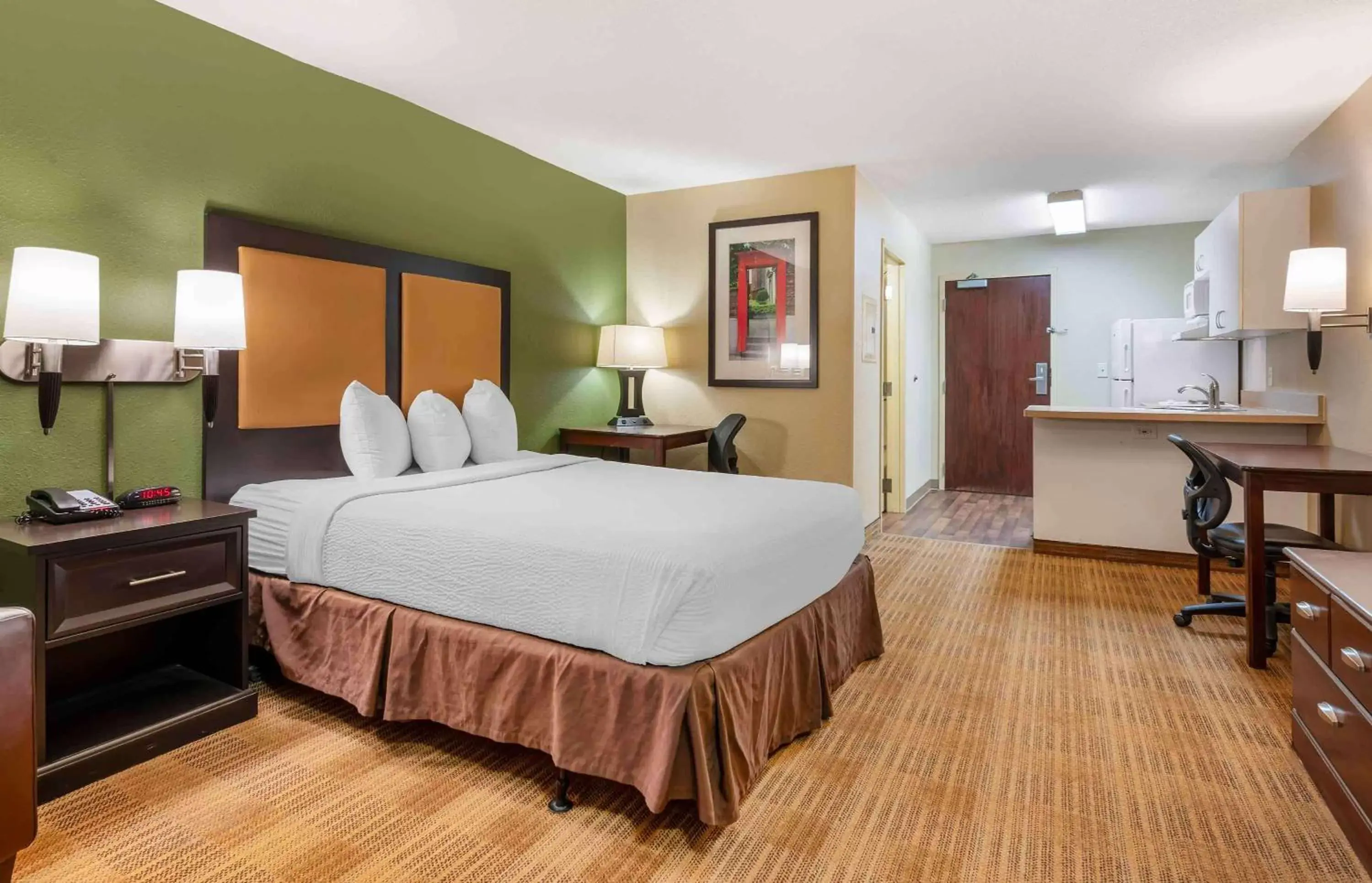 Bedroom, Bed in Extended Stay America Suites - Cincinnati - Florence - Turfway Rd