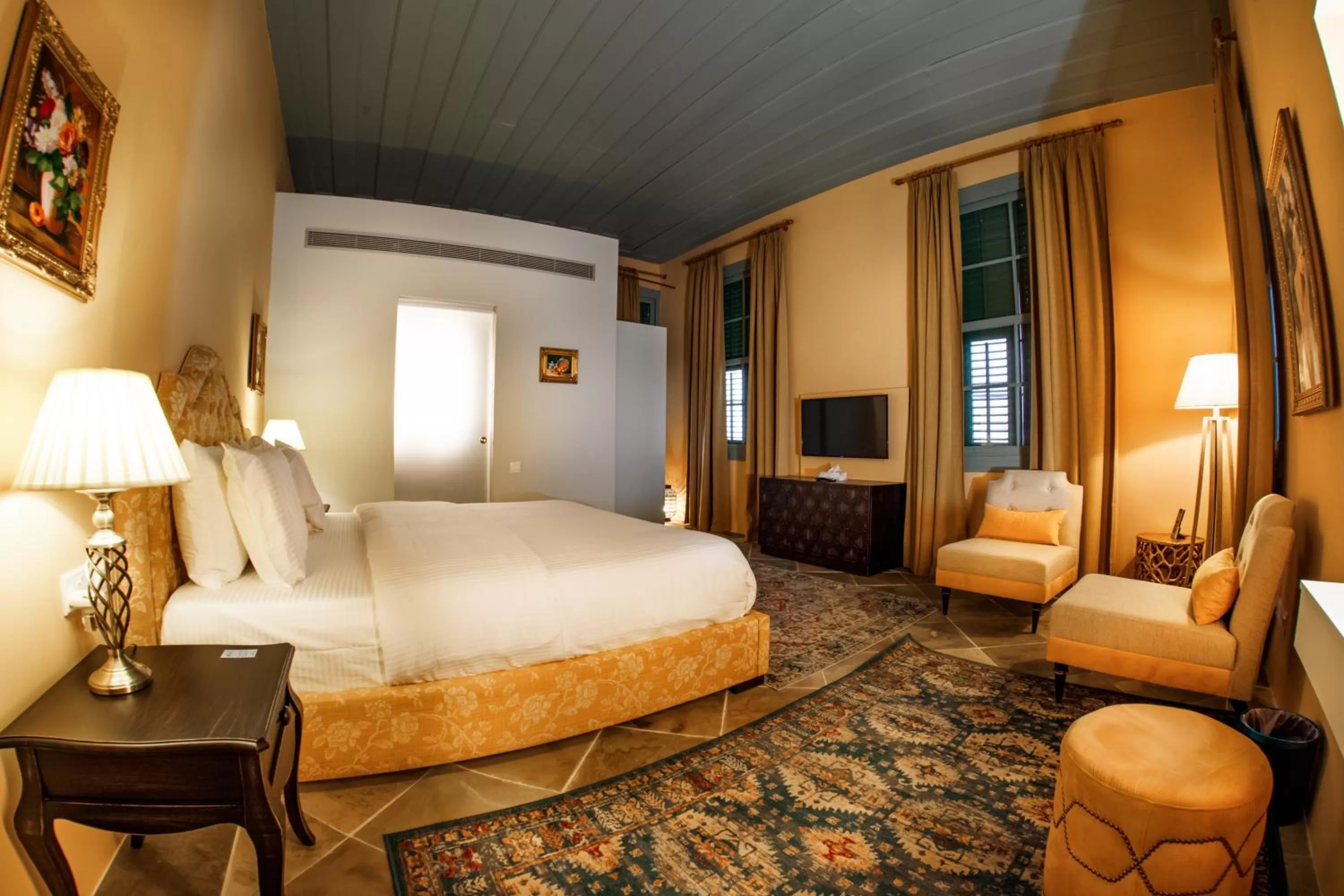 Photo of the whole room, Bed in Madama Residence