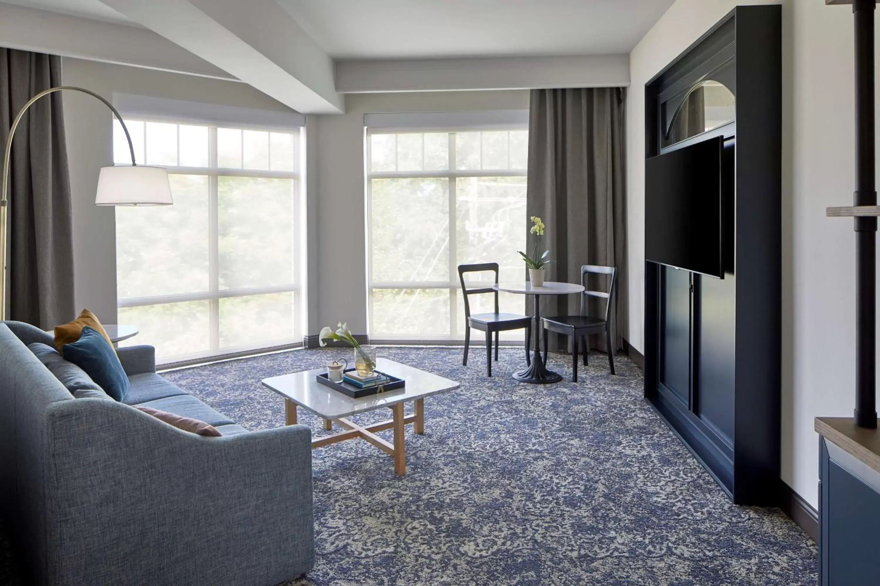 Bedroom, Seating Area in The Hamilton Alpharetta, Curio Collection By Hilton