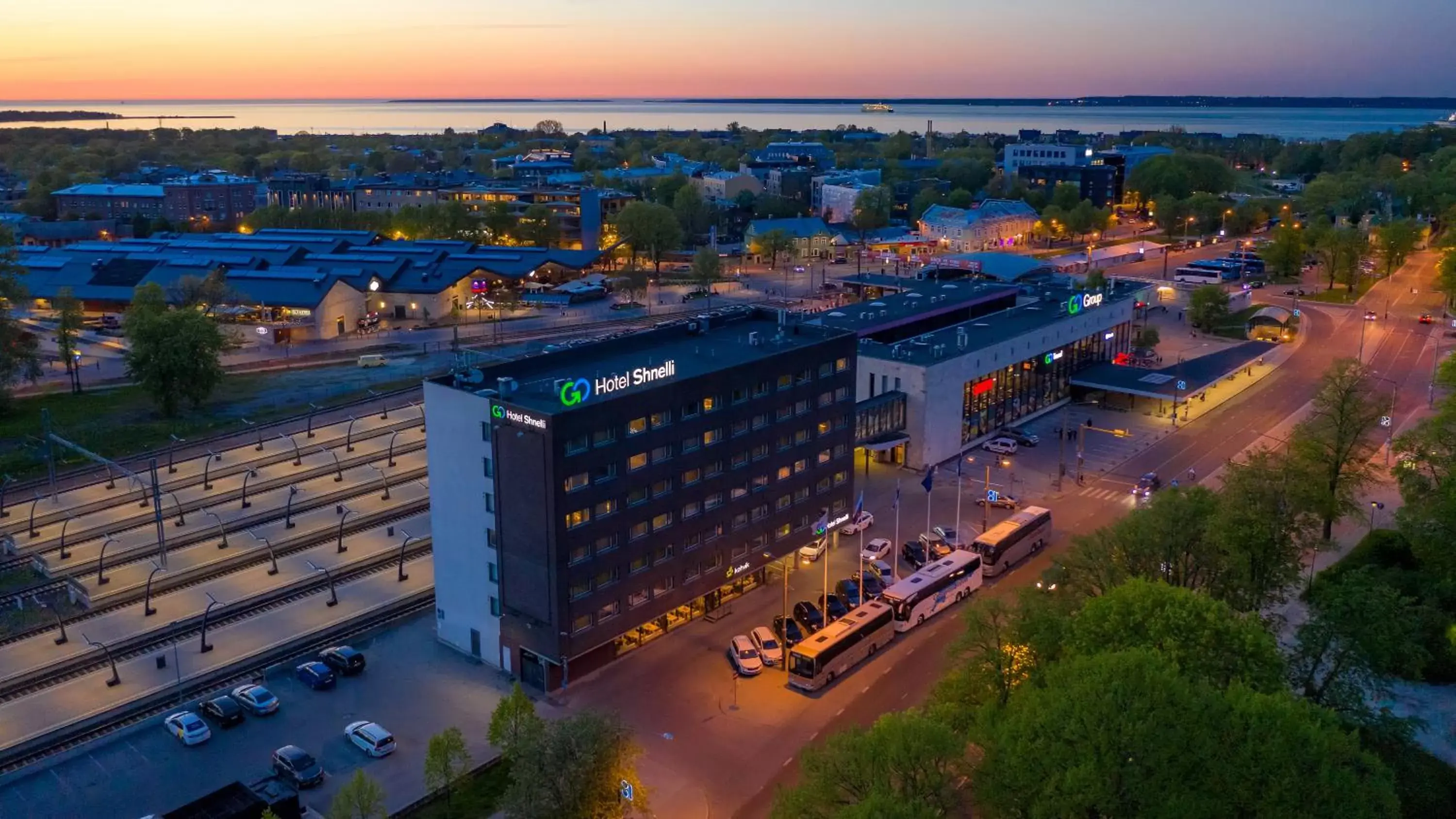 Property building, Bird's-eye View in Go Hotel Shnelli