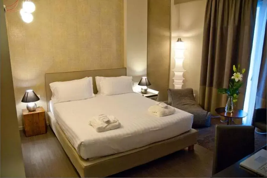 Bedroom, Bed in Admiral Park Hotel