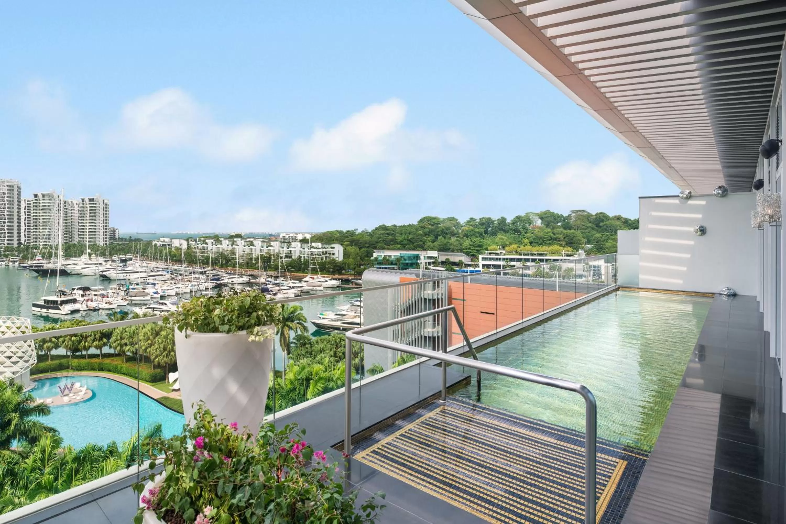 Swimming pool in W Singapore - Sentosa Cove, Newly Renovated