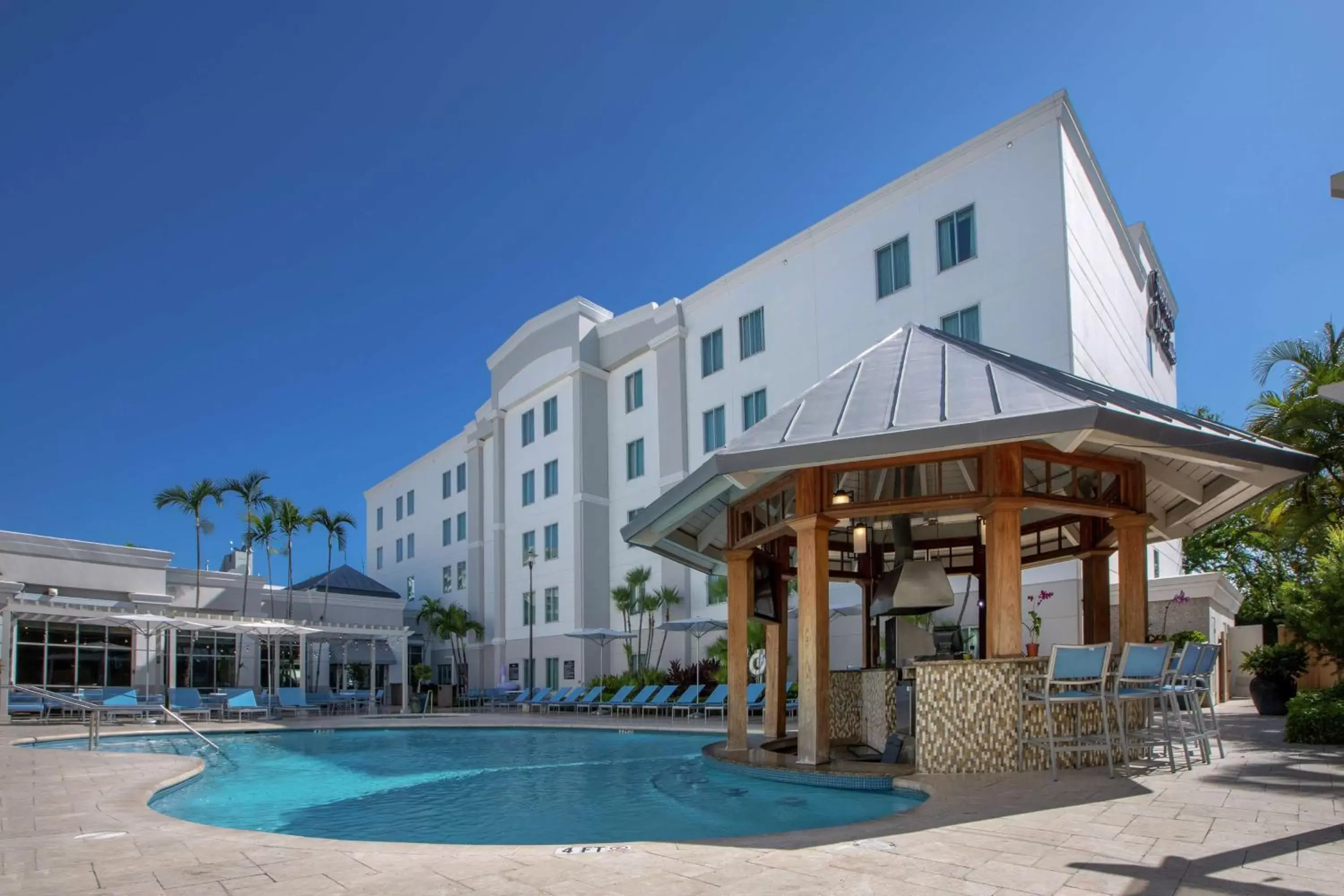 Pool view, Property Building in Hampton Inn & Suites San Juan