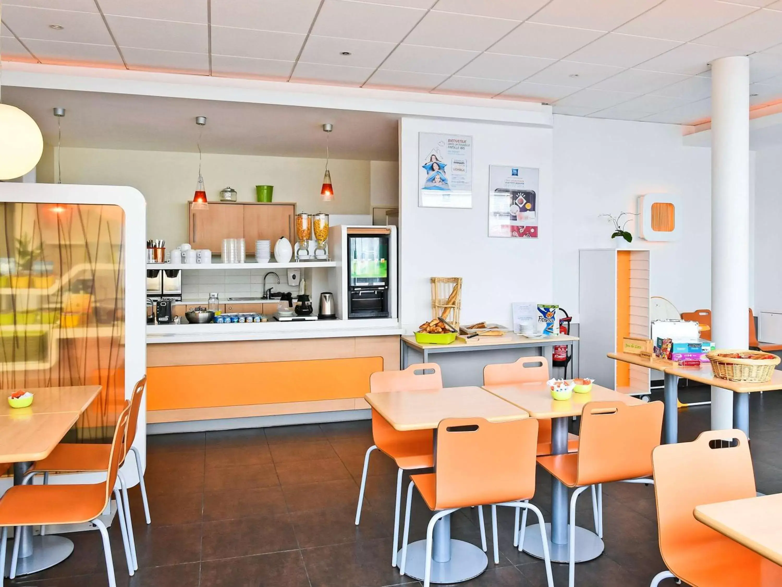 On site, Restaurant/Places to Eat in ibis budget Saint-Quentin Centre Gare