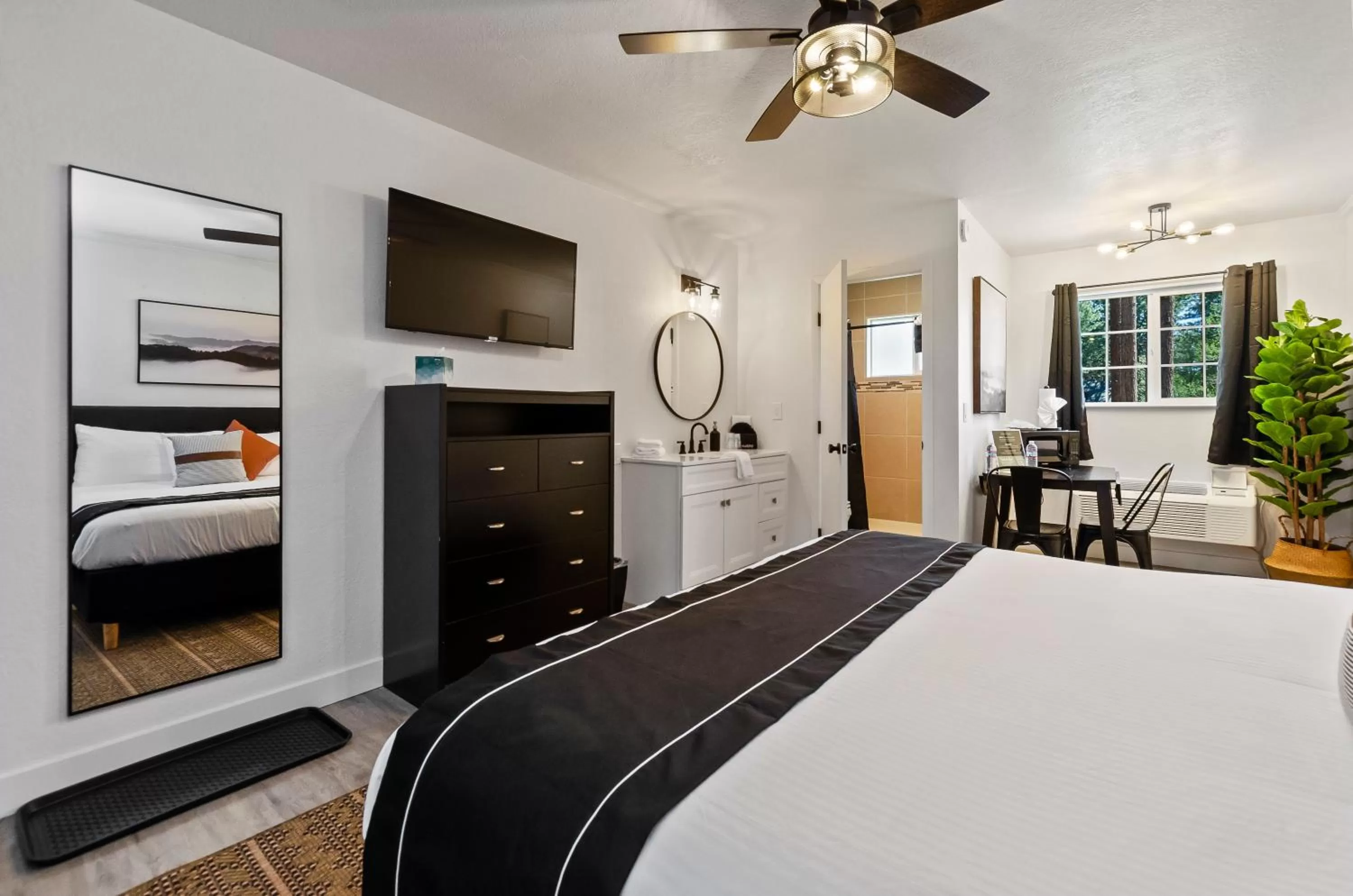 Bed in The Jeffrey Hotel