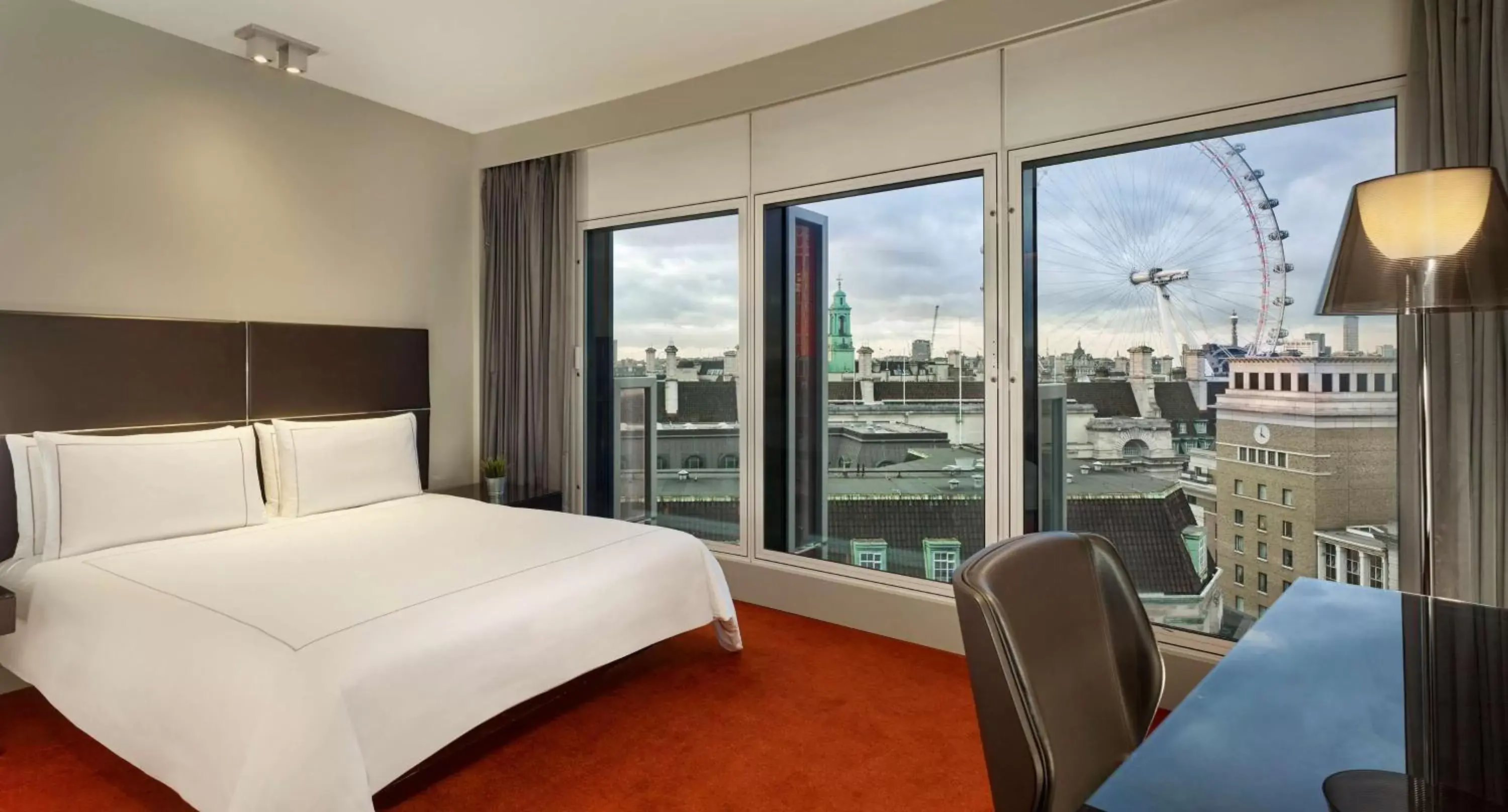 Photo of the whole room in Park Plaza Westminster Bridge London
