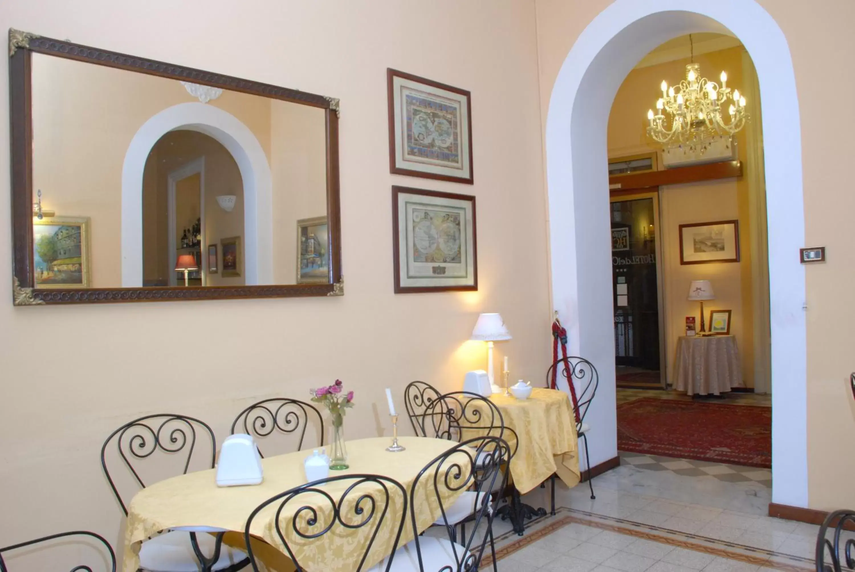 Restaurant/Places to Eat in Hotel del Centro