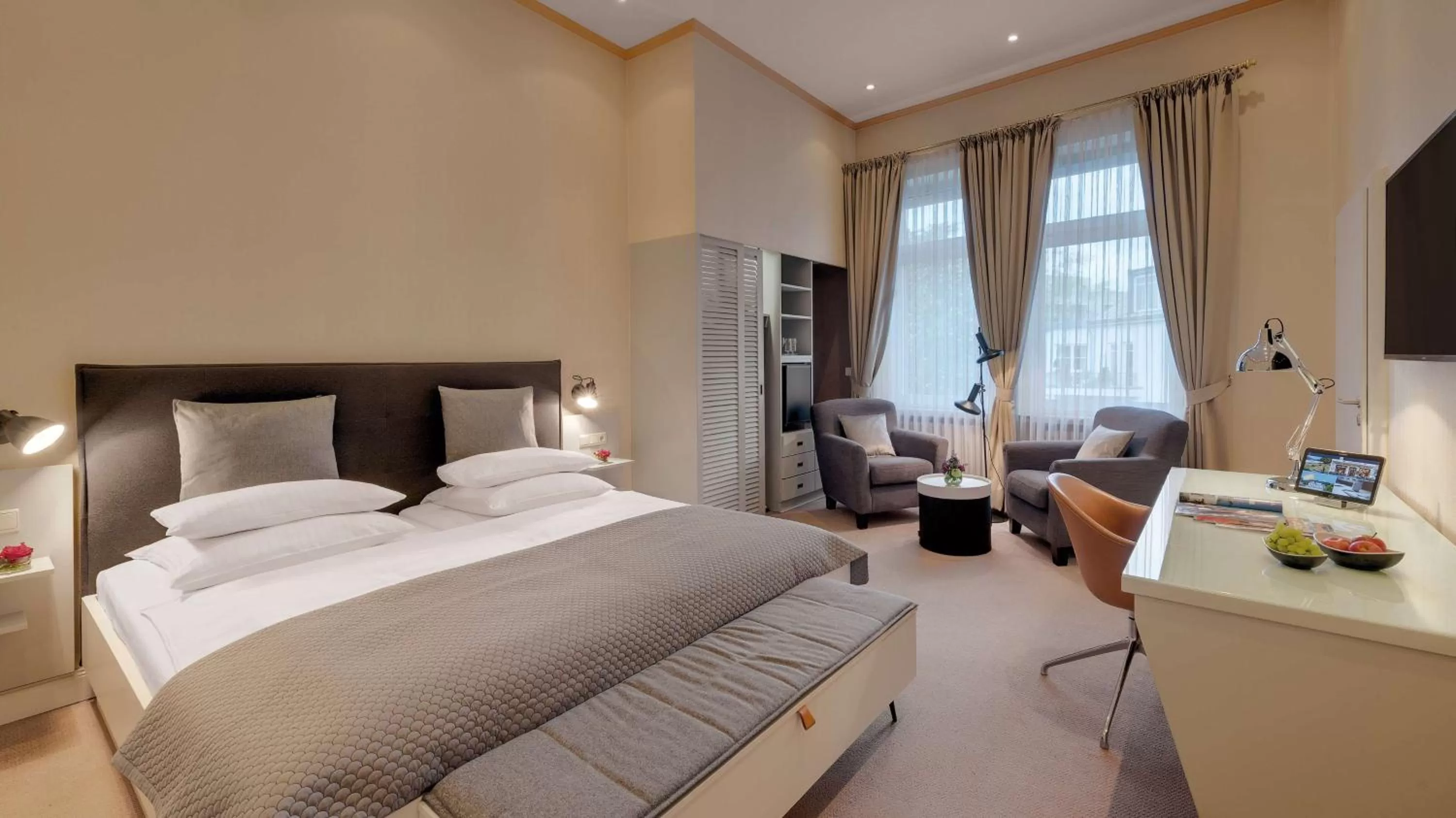 Bedroom, Bed in Rheinhotel Dreesen