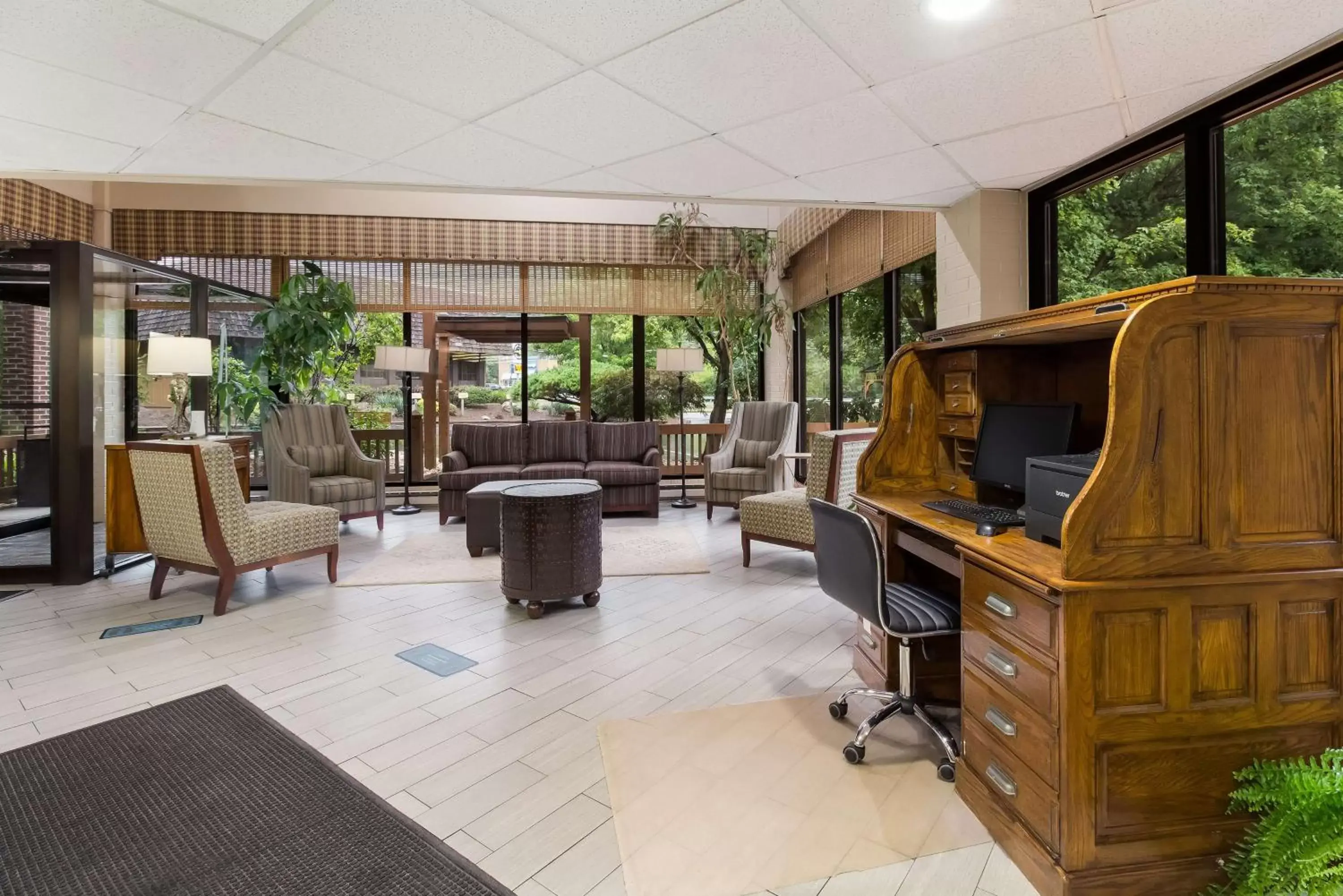 Lobby or reception in Best Western Braddock Inn